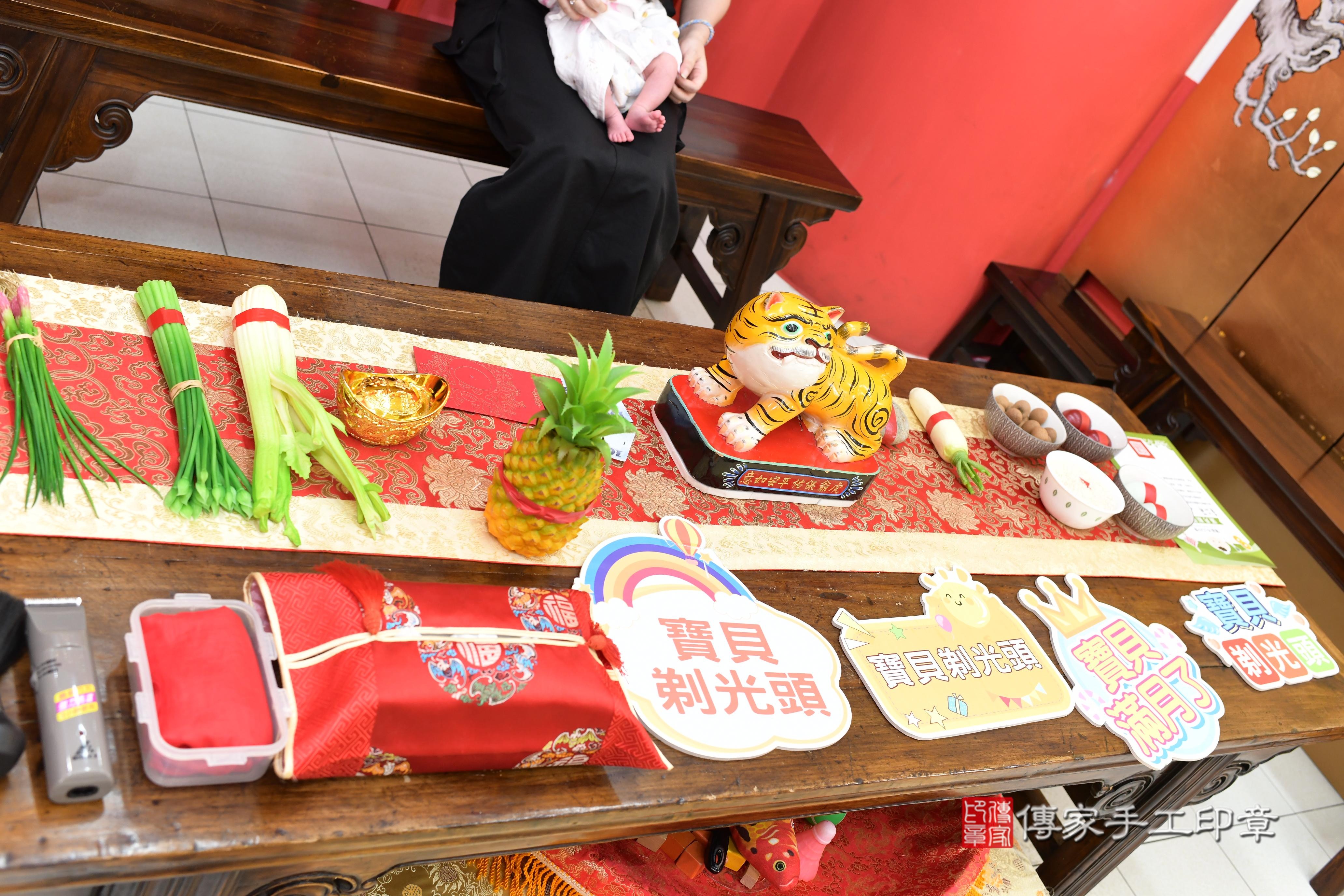 傳家手工印章高雄店、抓周、度脺、中國風會場、傳家嬰兒古禮、吉祥話、抓周道具物品24種、拍照。抓周證書。寶寶抓周、滿周歲、生日快樂、祝福 傳家手工印章高雄店、抓周、度脺、中國風會場、傳家嬰兒古禮、吉祥話、抓周道具物品24種、拍照。抓周證書。寶寶抓周、滿周歲、生日快樂、祝福