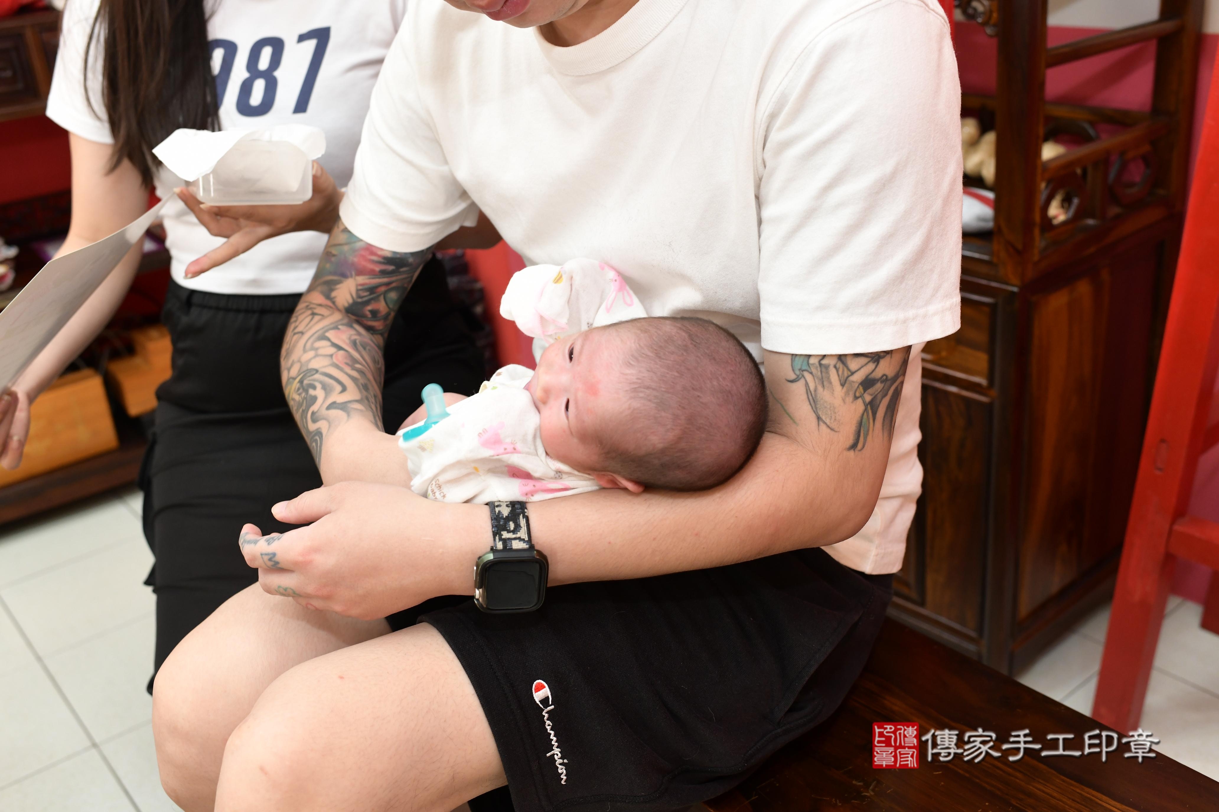 傳家手工印章高雄店、抓周、度脺、中國風會場、傳家嬰兒古禮、吉祥話、抓周道具物品24種、拍照。抓周證書。寶寶抓周、滿周歲、生日快樂、祝福 傳家手工印章高雄店、抓周、度脺、中國風會場、傳家嬰兒古禮、吉祥話、抓周道具物品24種、拍照。抓周證書。寶寶抓周、滿周歲、生日快樂、祝福