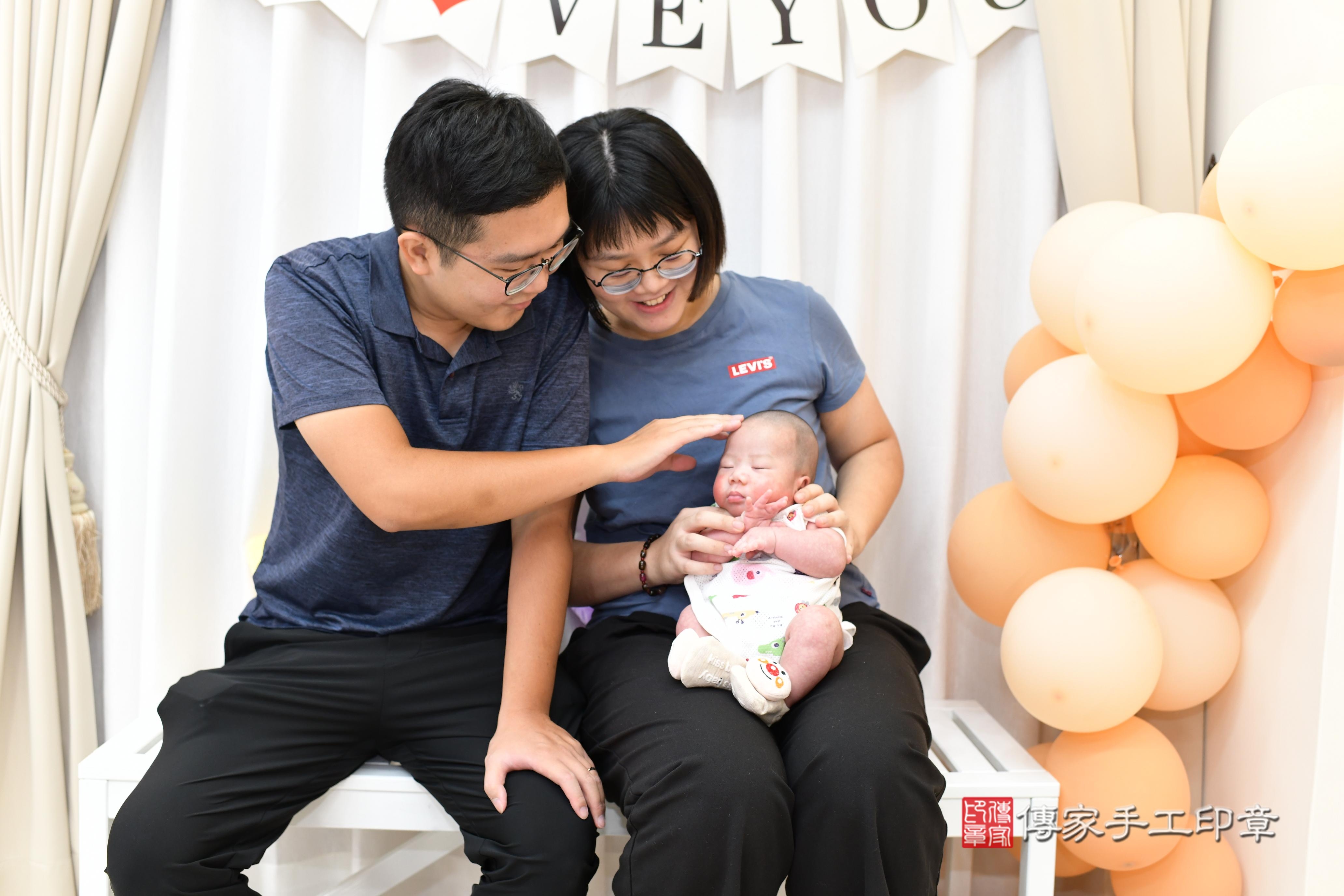 傳家手工印章高雄店、抓周、度脺、中國風會場、傳家嬰兒古禮、吉祥話、抓周道具物品24種、拍照。抓周證書。寶寶抓周、滿周歲、生日快樂、祝福 傳家手工印章高雄店、抓周、度脺、中國風會場、傳家嬰兒古禮、吉祥話、抓周道具物品24種、拍照。抓周證書。寶寶抓周、滿周歲、生日快樂、祝福