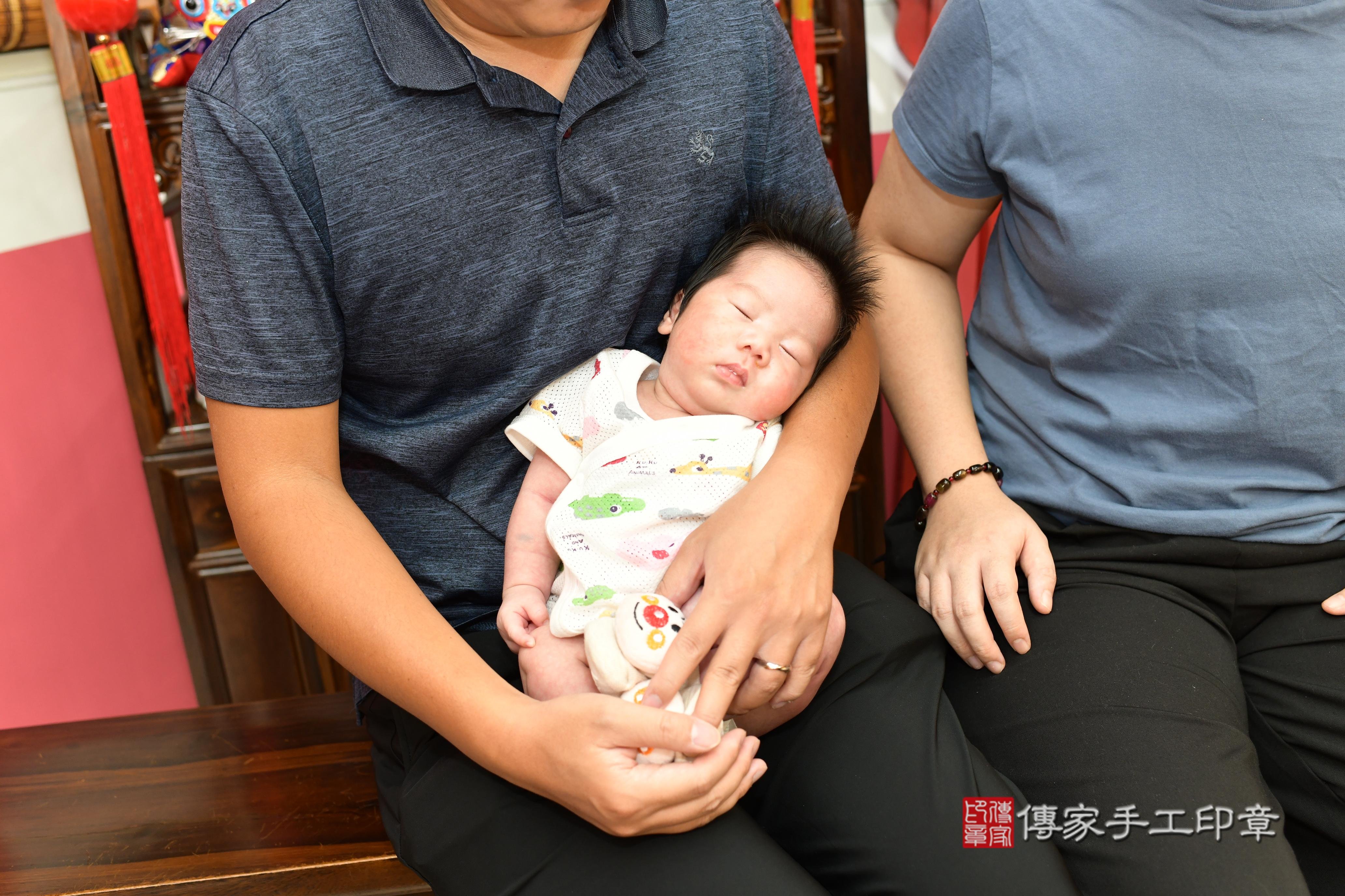 傳家手工印章高雄店、抓周、度脺、中國風會場、傳家嬰兒古禮、吉祥話、抓周道具物品24種、拍照。抓周證書。寶寶抓周、滿周歲、生日快樂、祝福 傳家手工印章高雄店、抓周、度脺、中國風會場、傳家嬰兒古禮、吉祥話、抓周道具物品24種、拍照。抓周證書。寶寶抓周、滿周歲、生日快樂、祝福