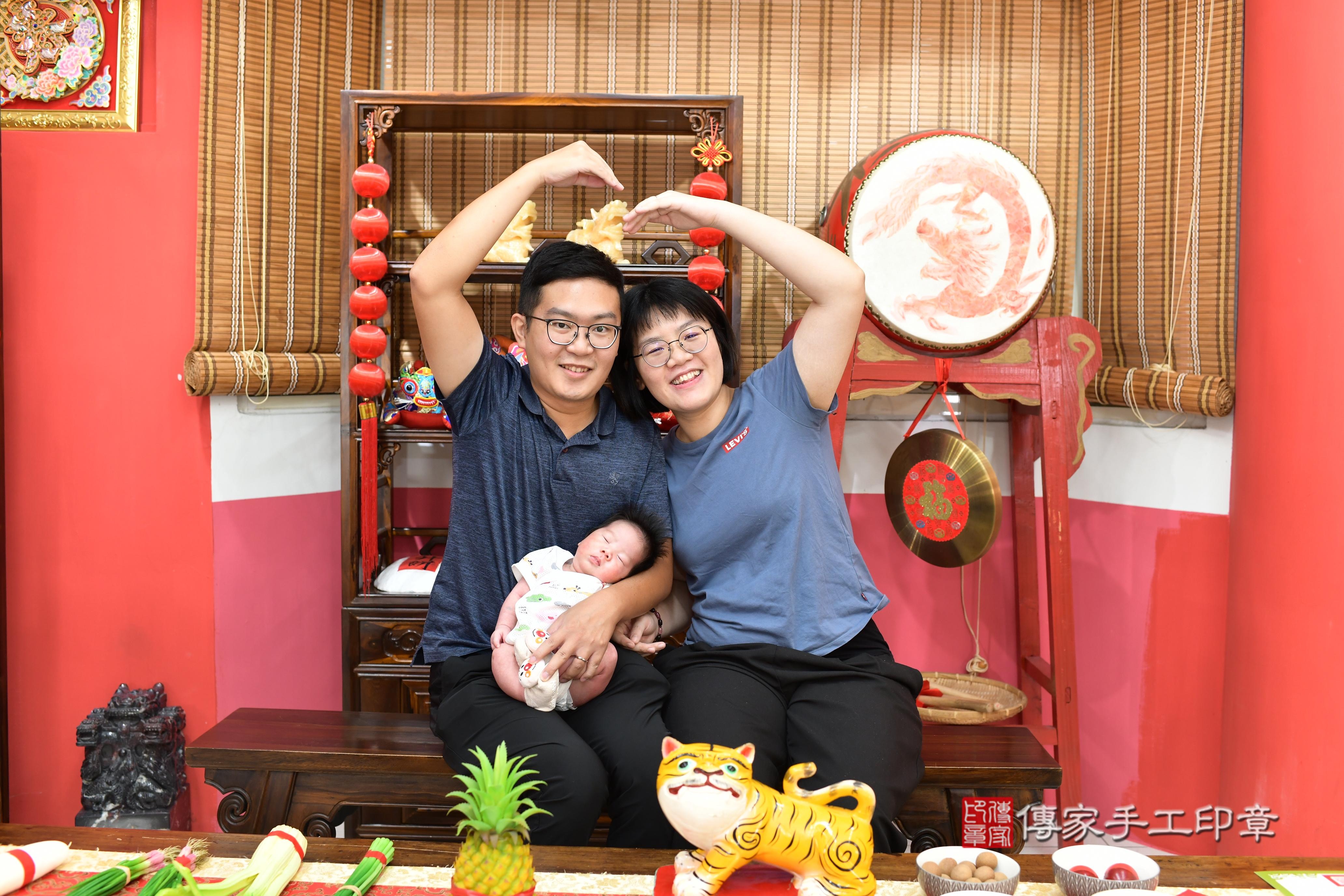 傳家手工印章高雄店、抓周、度脺、中國風會場、傳家嬰兒古禮、吉祥話、抓周道具物品24種、拍照。抓周證書。寶寶抓周、滿周歲、生日快樂、祝福 傳家手工印章高雄店、抓周、度脺、中國風會場、傳家嬰兒古禮、吉祥話、抓周道具物品24種、拍照。抓周證書。寶寶抓周、滿周歲、生日快樂、祝福