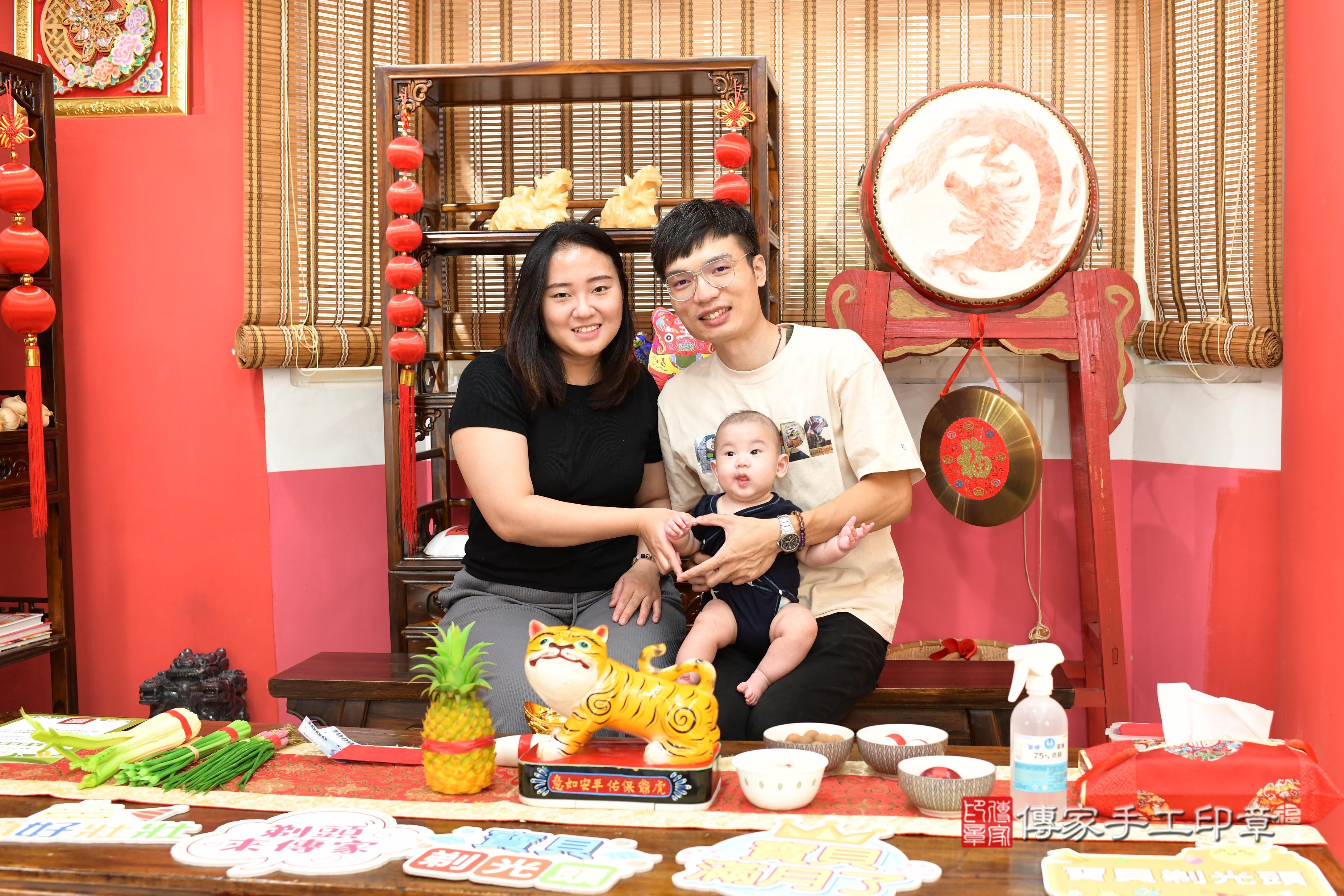 傳家手工印章高雄店、抓周、度脺、中國風會場、傳家嬰兒古禮、吉祥話、抓周道具物品24種、拍照。抓周證書。寶寶抓周、滿周歲、生日快樂、祝福 傳家手工印章高雄店、抓周、度脺、中國風會場、傳家嬰兒古禮、吉祥話、抓周道具物品24種、拍照。抓周證書。寶寶抓周、滿周歲、生日快樂、祝福