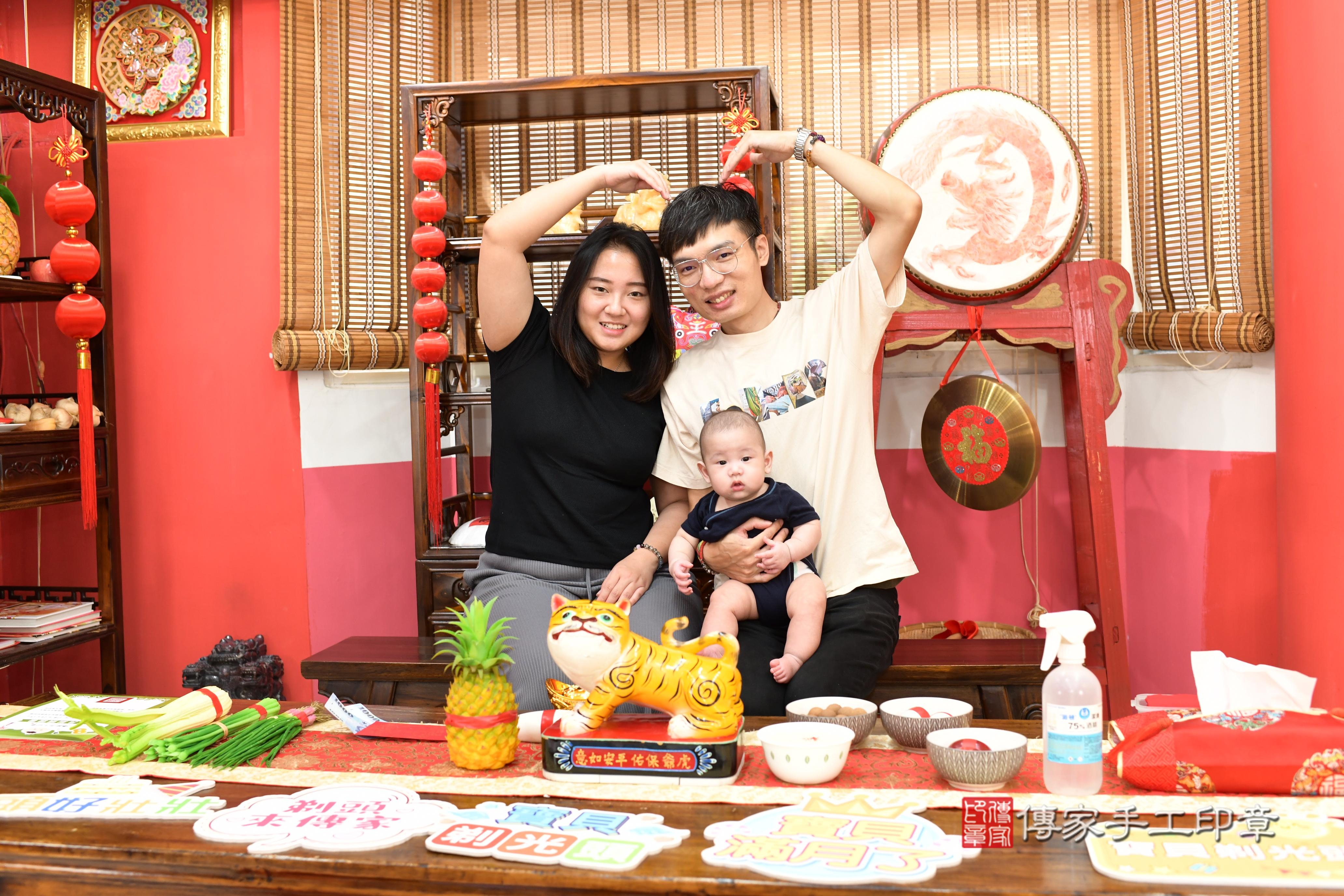 傳家手工印章高雄店、抓周、度脺、中國風會場、傳家嬰兒古禮、吉祥話、抓周道具物品24種、拍照。抓周證書。寶寶抓周、滿周歲、生日快樂、祝福 傳家手工印章高雄店、抓周、度脺、中國風會場、傳家嬰兒古禮、吉祥話、抓周道具物品24種、拍照。抓周證書。寶寶抓周、滿周歲、生日快樂、祝福