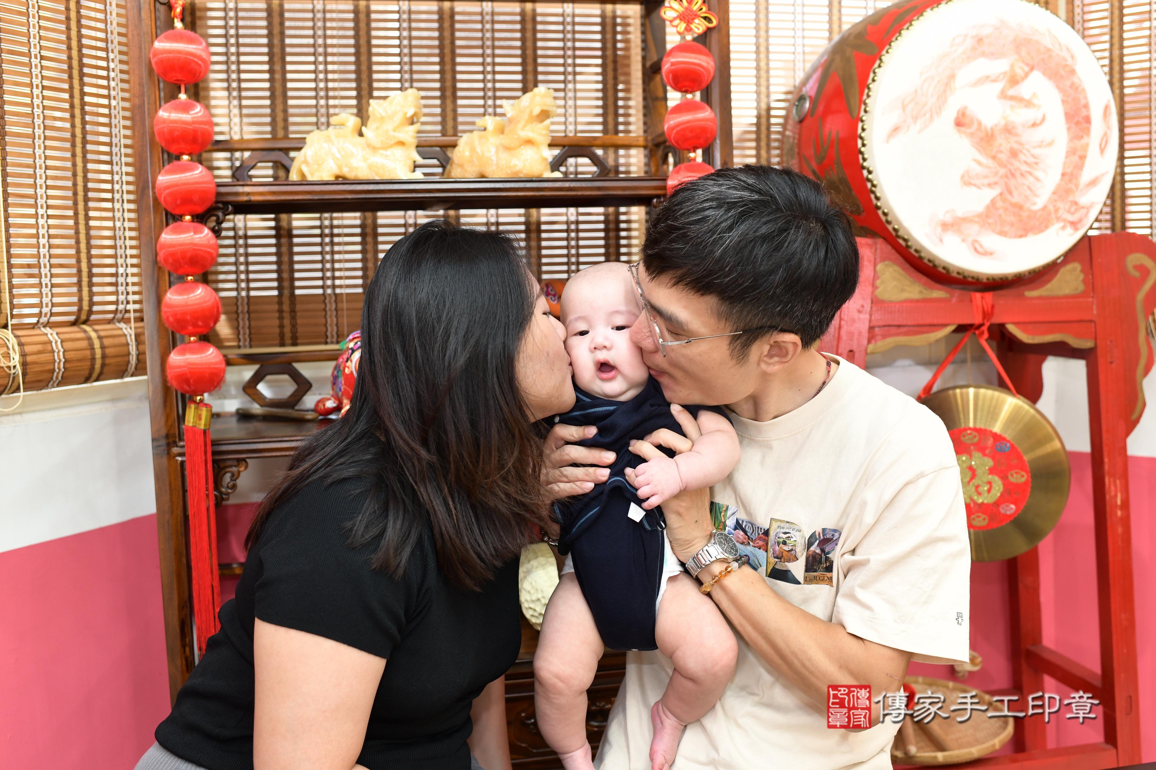 傳家手工印章高雄店、抓周、度脺、中國風會場、傳家嬰兒古禮、吉祥話、抓周道具物品24種、拍照。抓周證書。寶寶抓周、滿周歲、生日快樂、祝福 傳家手工印章高雄店、抓周、度脺、中國風會場、傳家嬰兒古禮、吉祥話、抓周道具物品24種、拍照。抓周證書。寶寶抓周、滿周歲、生日快樂、祝福