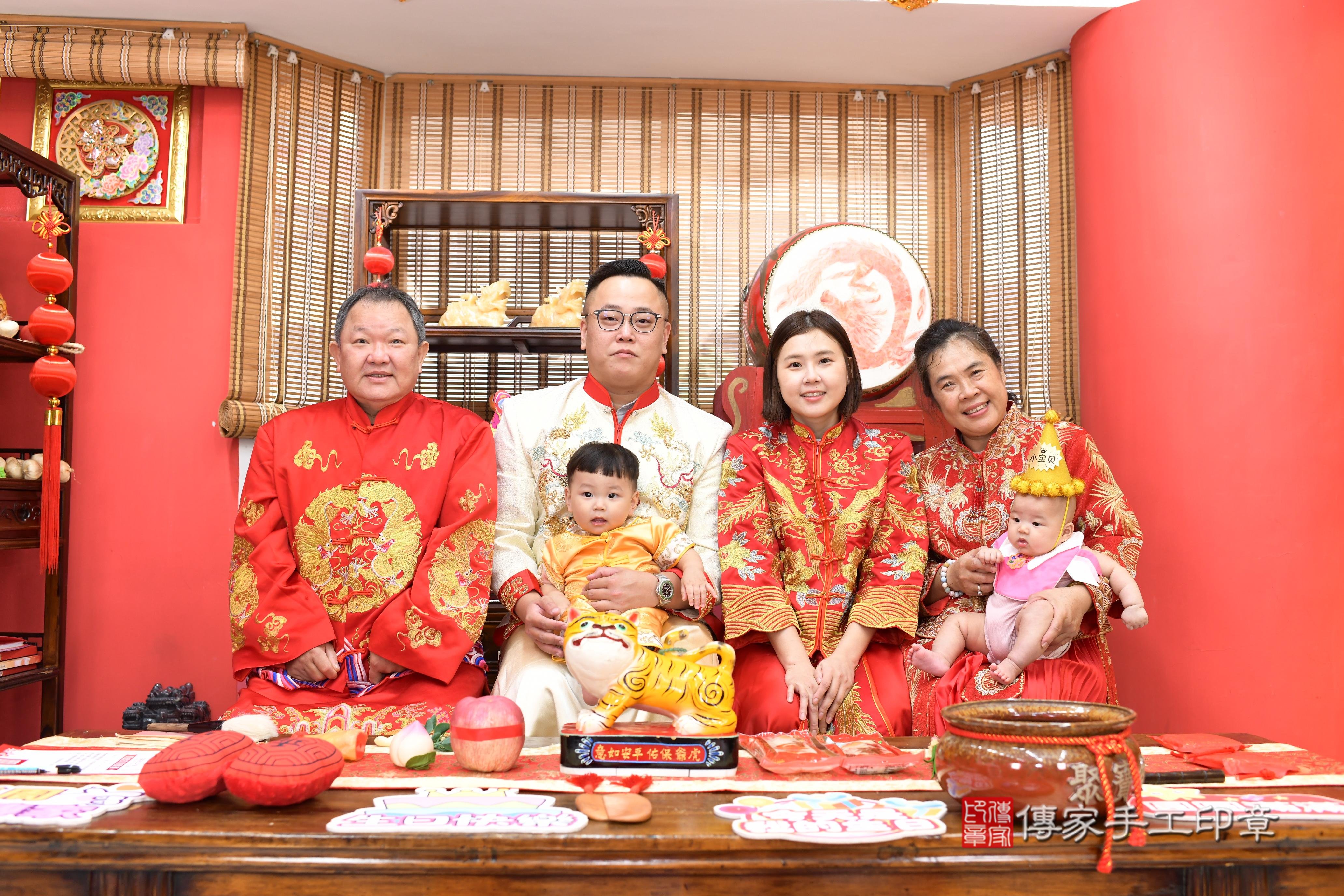 傳家手工印章高雄店、抓周、度脺、中國風會場、傳家嬰兒古禮、吉祥話、抓周道具物品24種、拍照。抓周證書。寶寶抓周、滿周歲、生日快樂、祝福 傳家手工印章高雄店、抓周、度脺、中國風會場、傳家嬰兒古禮、吉祥話、抓周道具物品24種、拍照。抓周證書。寶寶抓周、滿周歲、生日快樂、祝福