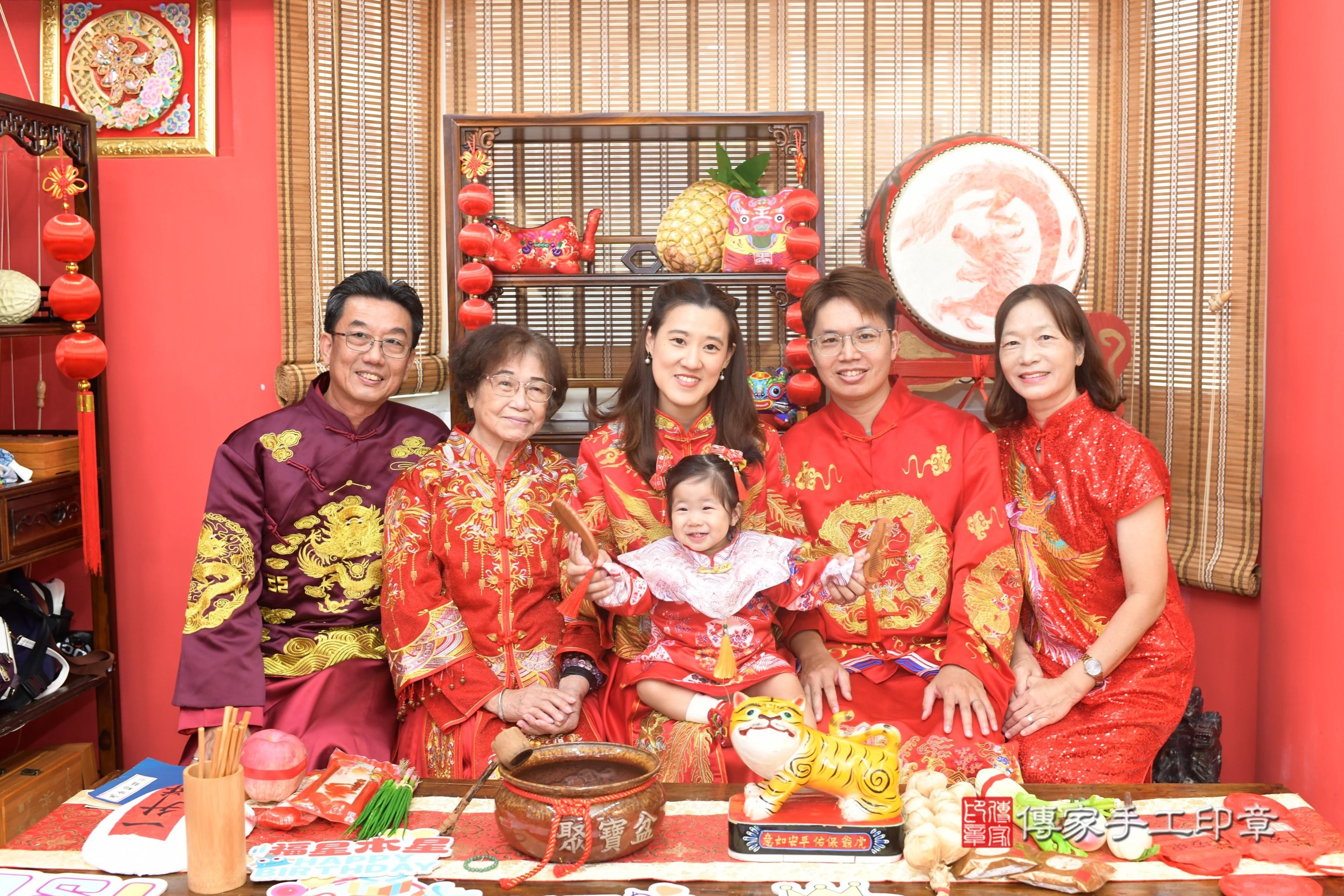傳家手工印章高雄店、抓周、度脺、中國風會場、傳家嬰兒古禮、吉祥話、抓周道具物品24種、拍照。抓周證書。寶寶抓周、滿周歲、生日快樂、祝福 傳家手工印章高雄店、抓周、度脺、中國風會場、傳家嬰兒古禮、吉祥話、抓周道具物品24種、拍照。抓周證書。寶寶抓周、滿周歲、生日快樂、祝福