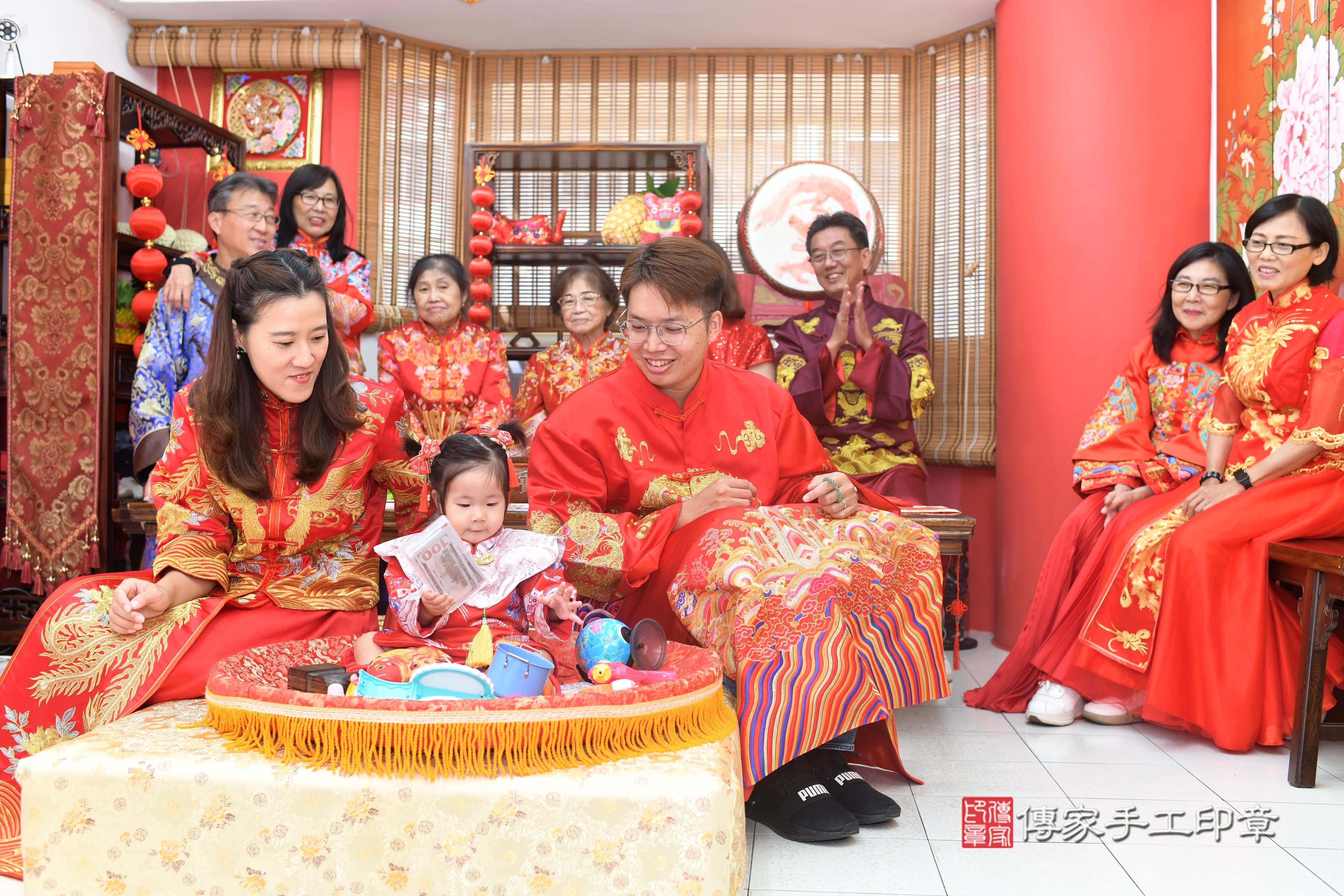 傳家手工印章高雄店、抓周、度脺、中國風會場、傳家嬰兒古禮、吉祥話、抓周道具物品24種、拍照。抓周證書。寶寶抓周、滿周歲、生日快樂、祝福 傳家手工印章高雄店、抓周、度脺、中國風會場、傳家嬰兒古禮、吉祥話、抓周道具物品24種、拍照。抓周證書。寶寶抓周、滿周歲、生日快樂、祝福