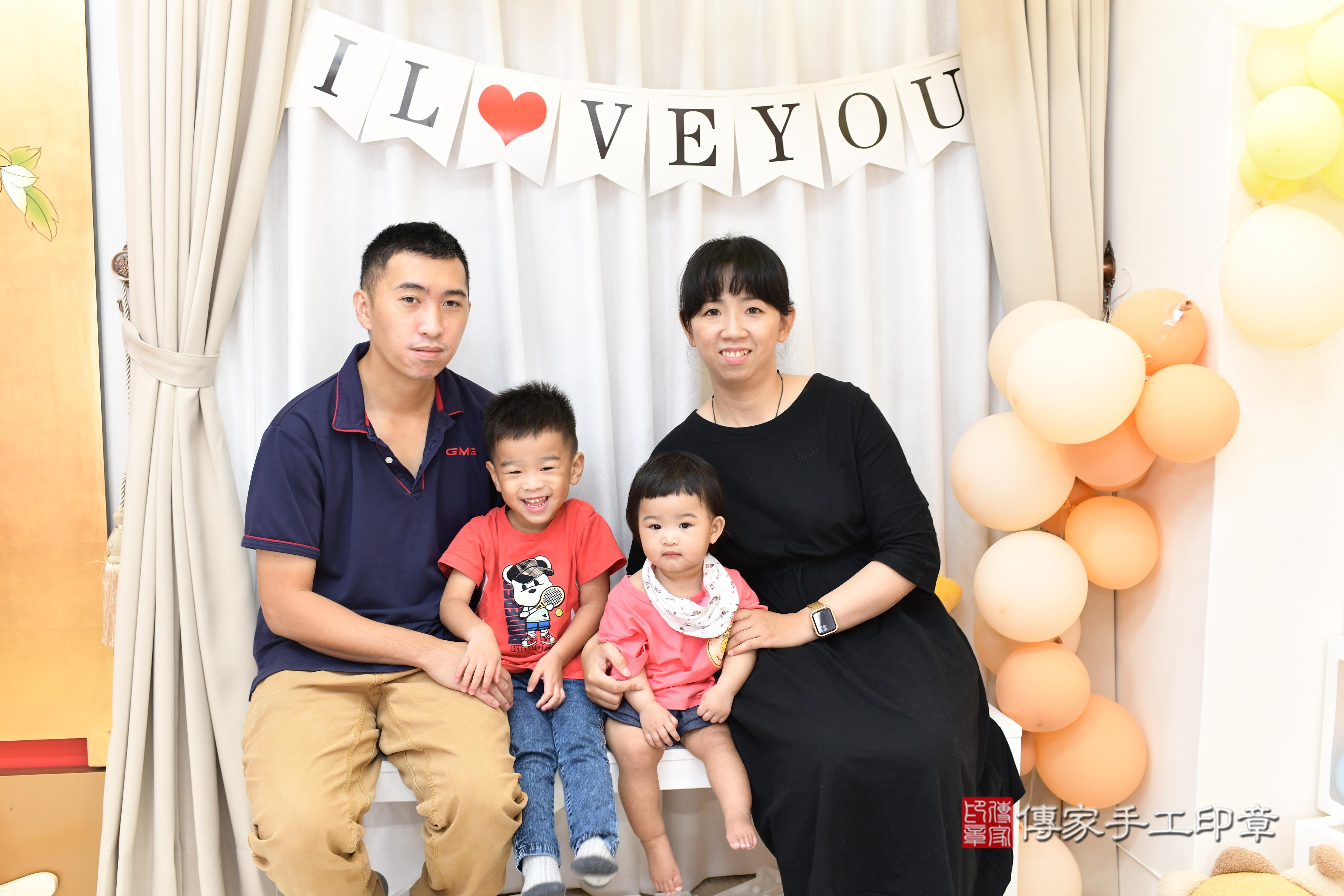 傳家手工印章高雄店、抓周、度脺、中國風會場、傳家嬰兒古禮、吉祥話、抓周道具物品24種、拍照。抓周證書。寶寶抓周、滿周歲、生日快樂、祝福 傳家手工印章高雄店、抓周、度脺、中國風會場、傳家嬰兒古禮、吉祥話、抓周道具物品24種、拍照。抓周證書。寶寶抓周、滿周歲、生日快樂、祝福