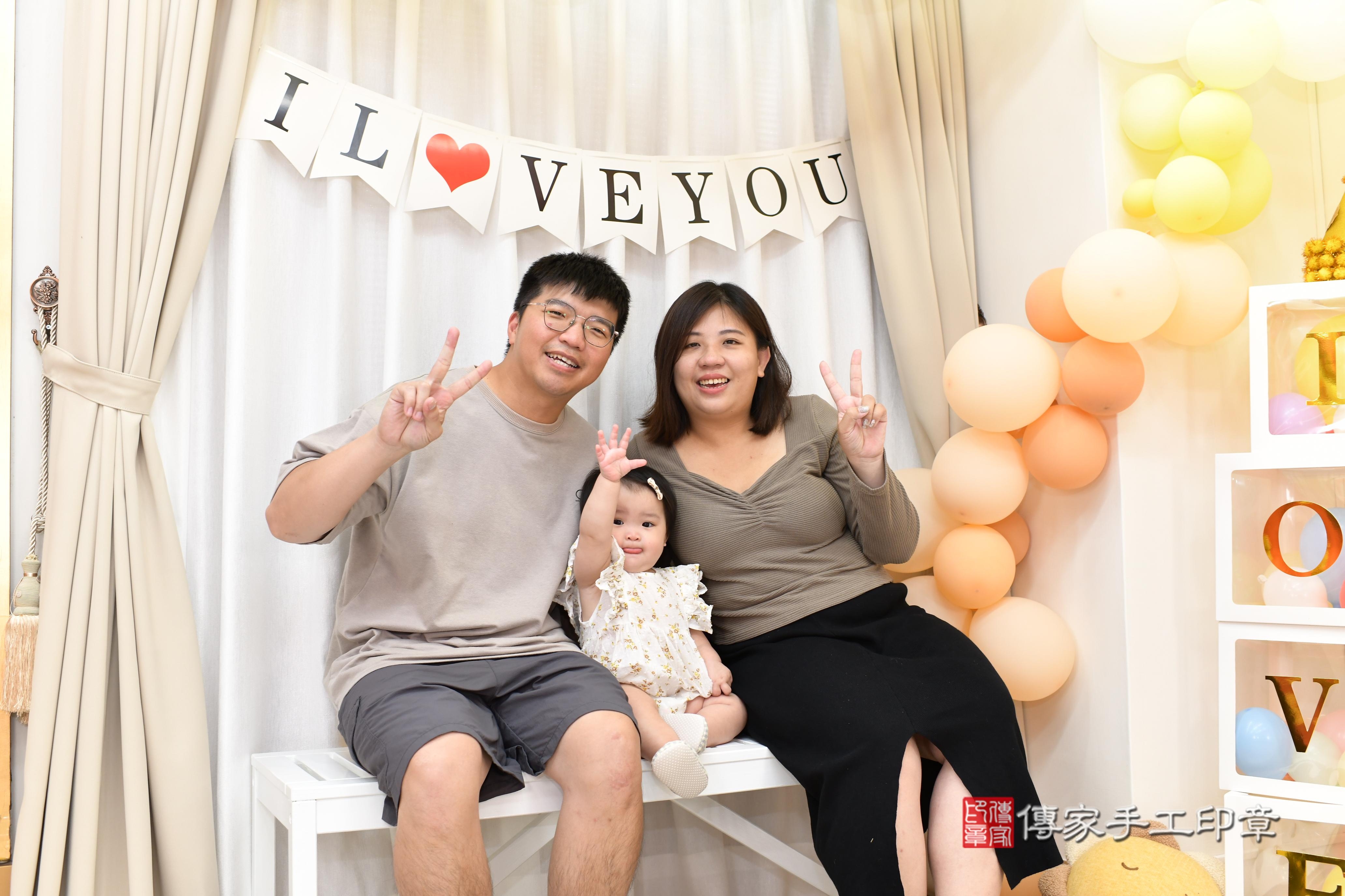傳家手工印章高雄店、抓周、度脺、中國風會場、傳家嬰兒古禮、吉祥話、抓周道具物品24種、拍照。抓周證書。寶寶抓周、滿周歲、生日快樂、祝福 傳家手工印章高雄店、抓周、度脺、中國風會場、傳家嬰兒古禮、吉祥話、抓周道具物品24種、拍照。抓周證書。寶寶抓周、滿周歲、生日快樂、祝福