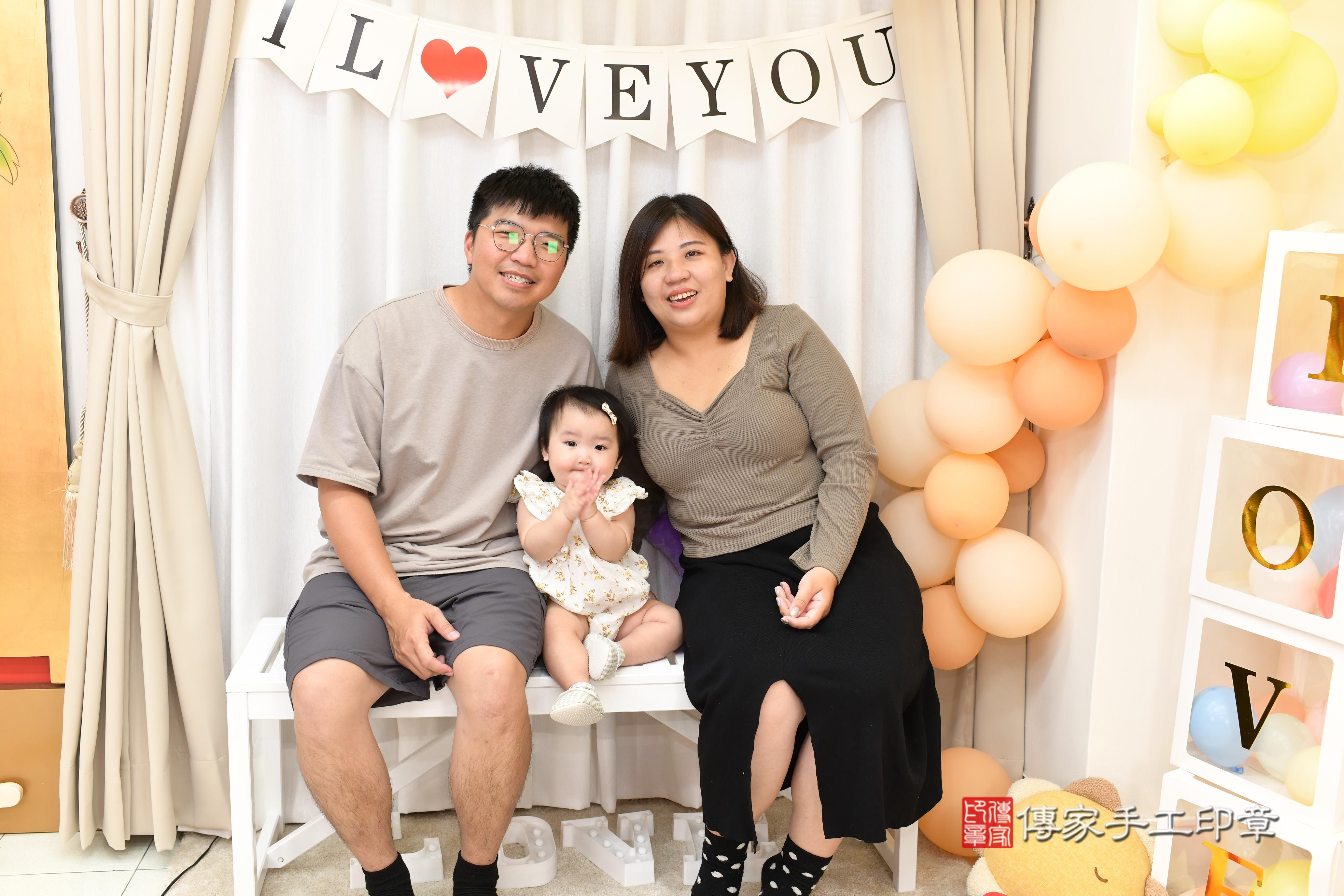 傳家手工印章高雄店、抓周、度脺、中國風會場、傳家嬰兒古禮、吉祥話、抓周道具物品24種、拍照。抓周證書。寶寶抓周、滿周歲、生日快樂、祝福 傳家手工印章高雄店、抓周、度脺、中國風會場、傳家嬰兒古禮、吉祥話、抓周道具物品24種、拍照。抓周證書。寶寶抓周、滿周歲、生日快樂、祝福