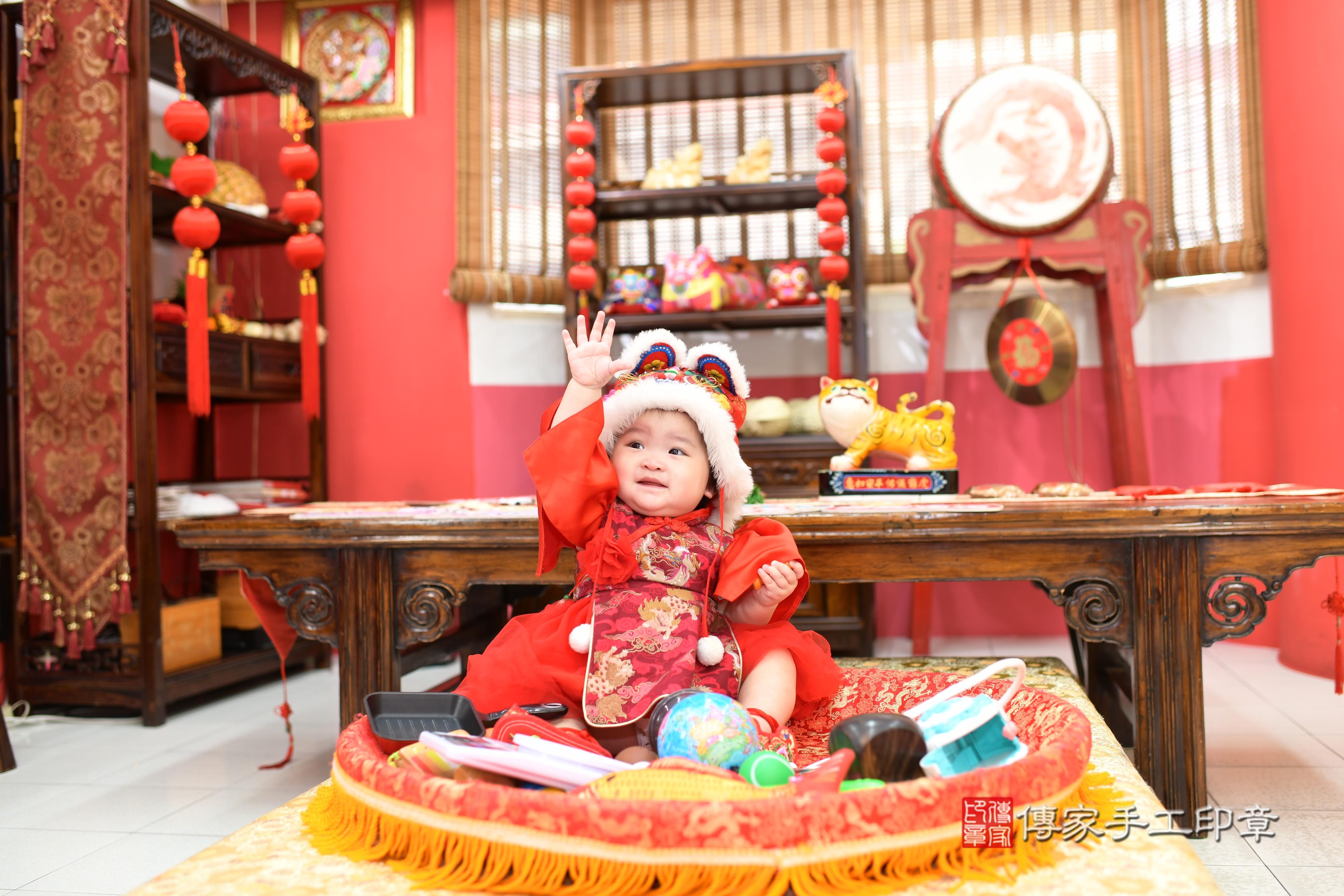 傳家手工印章高雄店、抓周、度脺、中國風會場、傳家嬰兒古禮、吉祥話、抓周道具物品24種、拍照。抓周證書。寶寶抓周、滿周歲、生日快樂、祝福 傳家手工印章高雄店、抓周、度脺、中國風會場、傳家嬰兒古禮、吉祥話、抓周道具物品24種、拍照。抓周證書。寶寶抓周、滿周歲、生日快樂、祝福