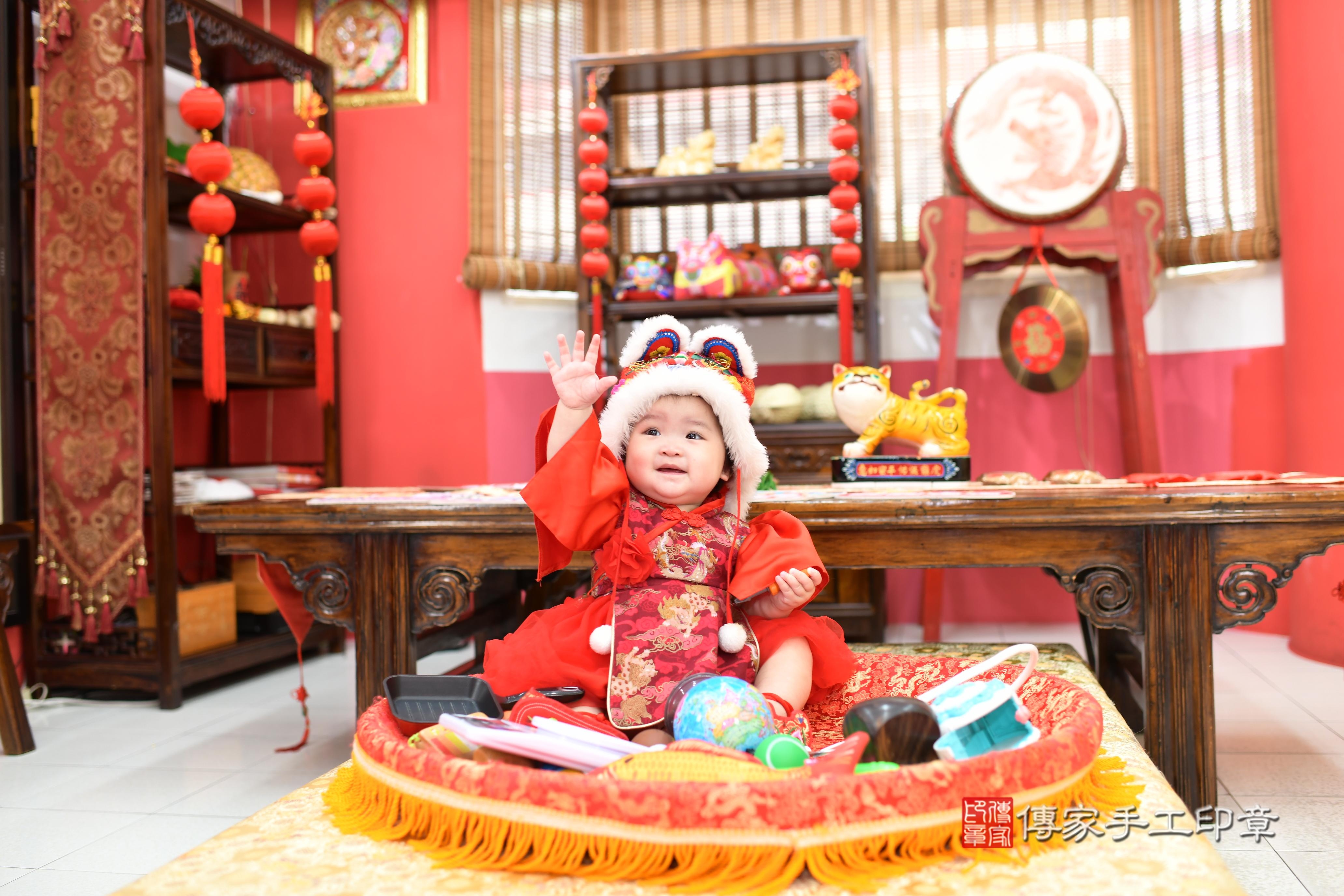 傳家手工印章高雄店、抓周、度脺、中國風會場、傳家嬰兒古禮、吉祥話、抓周道具物品24種、拍照。抓周證書。寶寶抓周、滿周歲、生日快樂、祝福 傳家手工印章高雄店、抓周、度脺、中國風會場、傳家嬰兒古禮、吉祥話、抓周道具物品24種、拍照。抓周證書。寶寶抓周、滿周歲、生日快樂、祝福