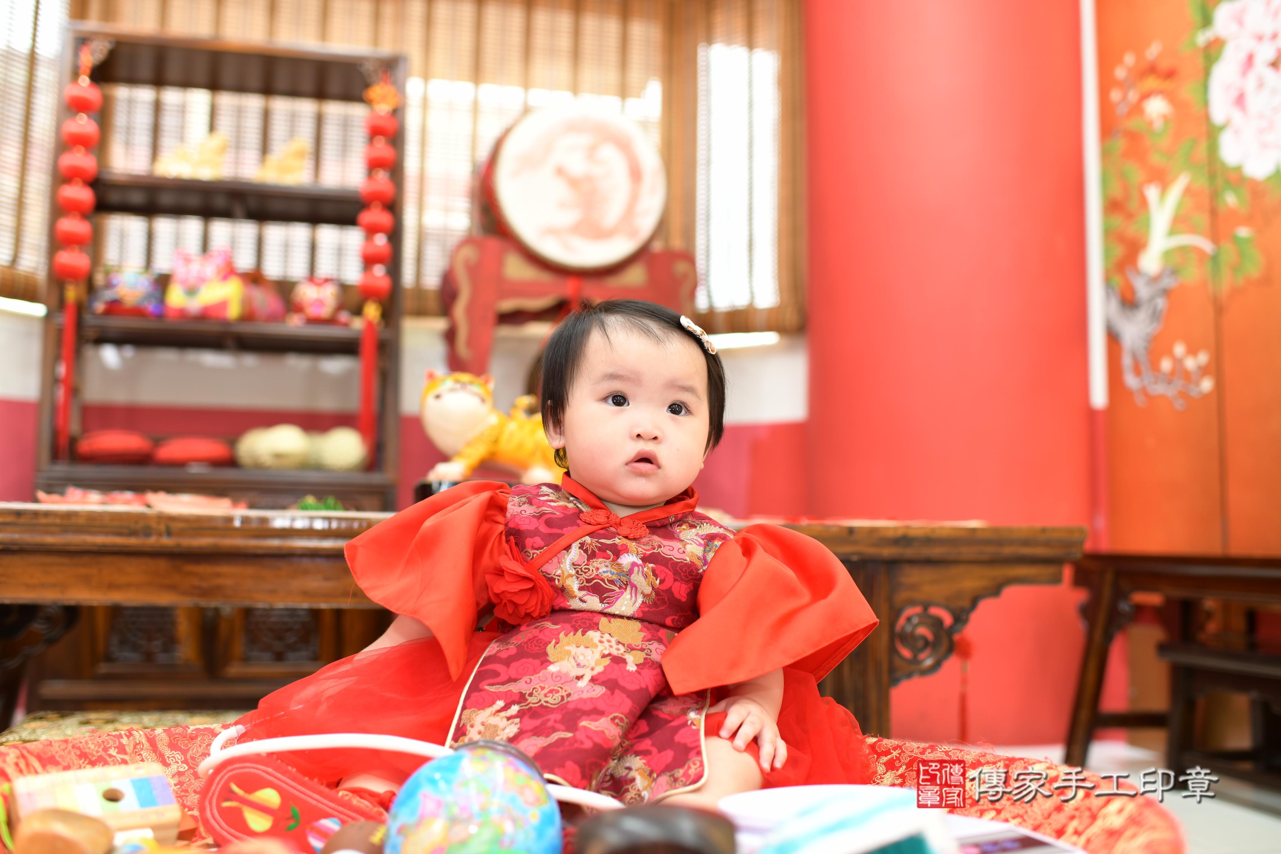 傳家手工印章高雄店、抓周、度脺、中國風會場、傳家嬰兒古禮、吉祥話、抓周道具物品24種、拍照。抓周證書。寶寶抓周、滿周歲、生日快樂、祝福 傳家手工印章高雄店、抓周、度脺、中國風會場、傳家嬰兒古禮、吉祥話、抓周道具物品24種、拍照。抓周證書。寶寶抓周、滿周歲、生日快樂、祝福