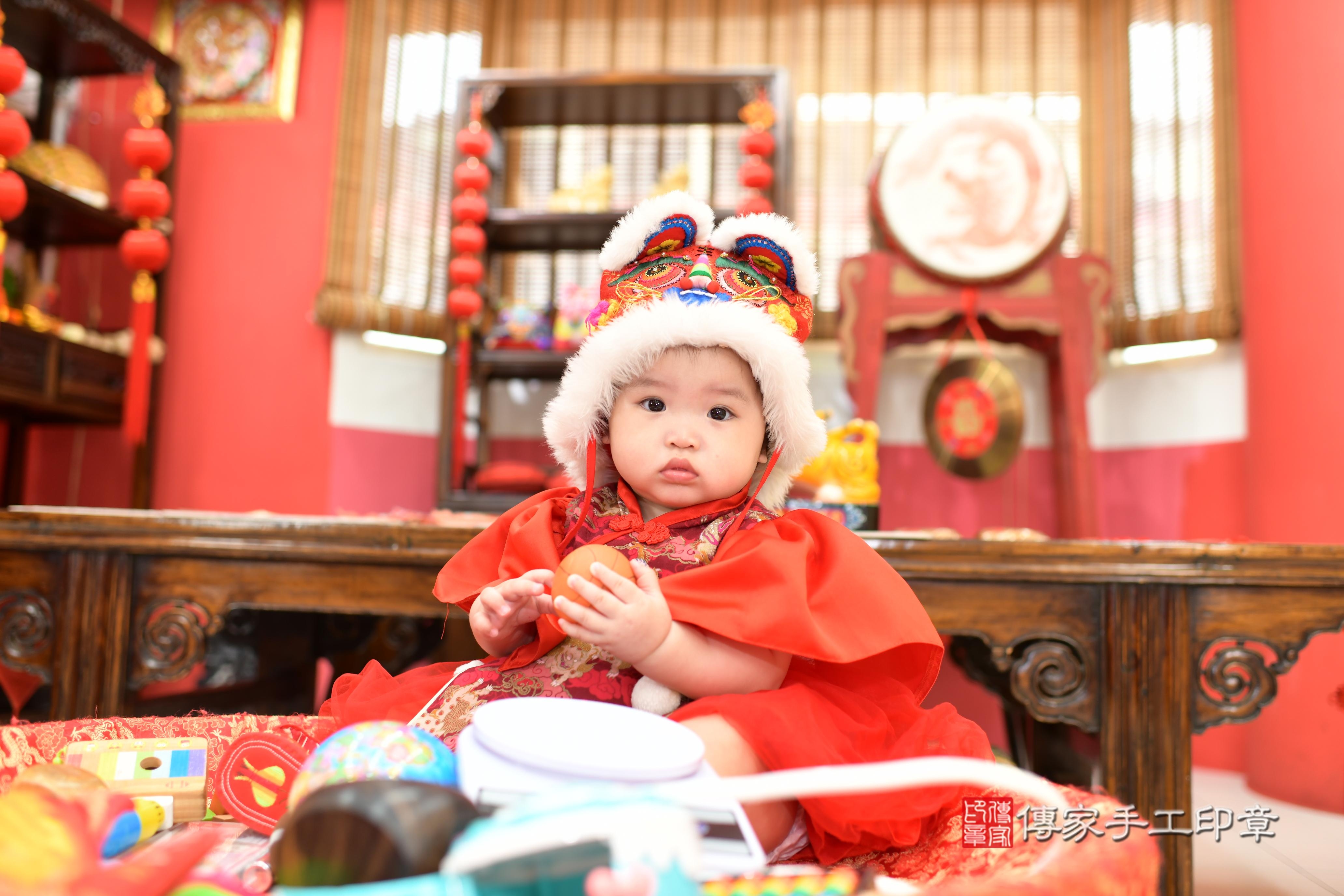 傳家手工印章高雄店、抓周、度脺、中國風會場、傳家嬰兒古禮、吉祥話、抓周道具物品24種、拍照。抓周證書。寶寶抓周、滿周歲、生日快樂、祝福 傳家手工印章高雄店、抓周、度脺、中國風會場、傳家嬰兒古禮、吉祥話、抓周道具物品24種、拍照。抓周證書。寶寶抓周、滿周歲、生日快樂、祝福