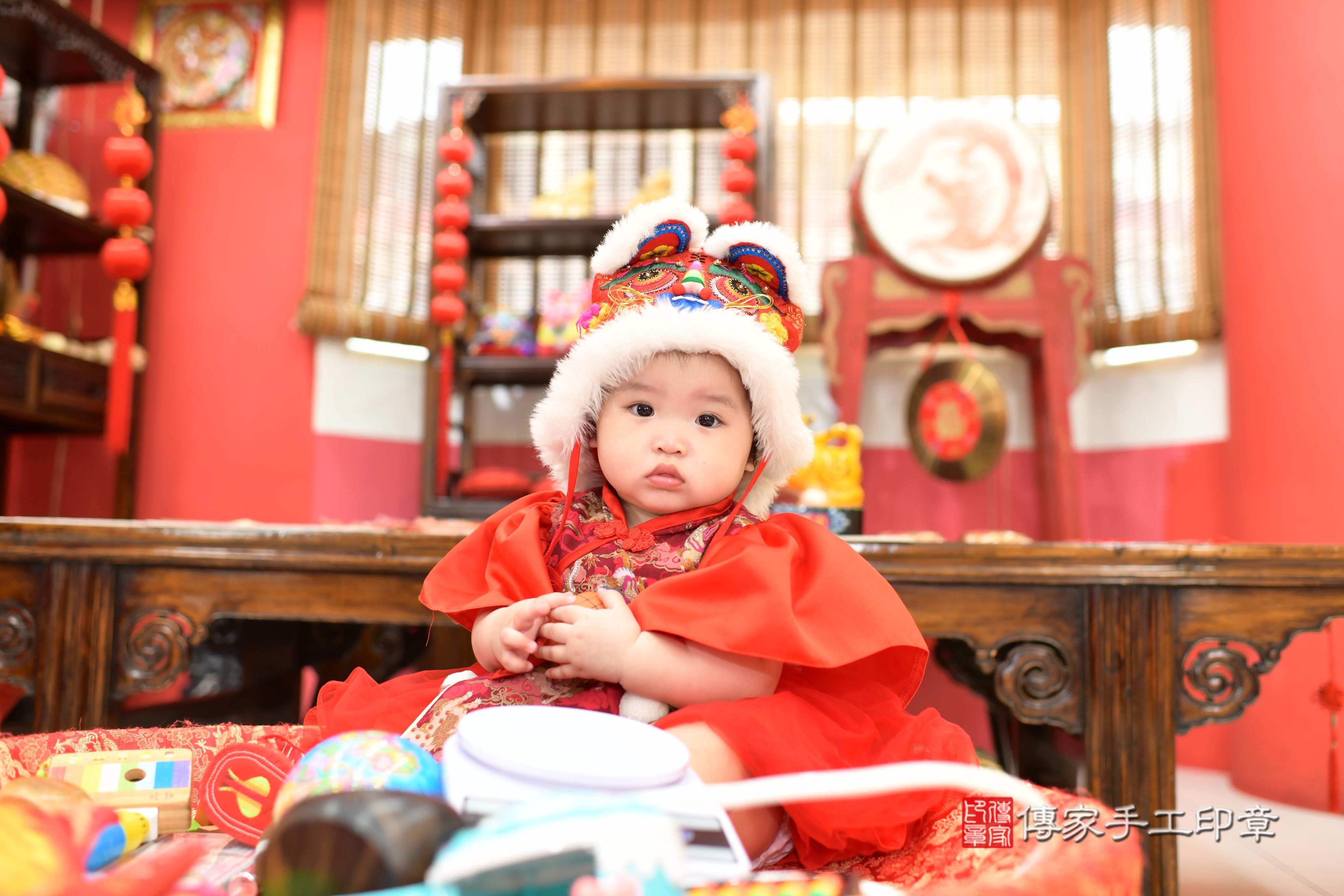 傳家手工印章高雄店、抓周、度脺、中國風會場、傳家嬰兒古禮、吉祥話、抓周道具物品24種、拍照。抓周證書。寶寶抓周、滿周歲、生日快樂、祝福 傳家手工印章高雄店、抓周、度脺、中國風會場、傳家嬰兒古禮、吉祥話、抓周道具物品24種、拍照。抓周證書。寶寶抓周、滿周歲、生日快樂、祝福