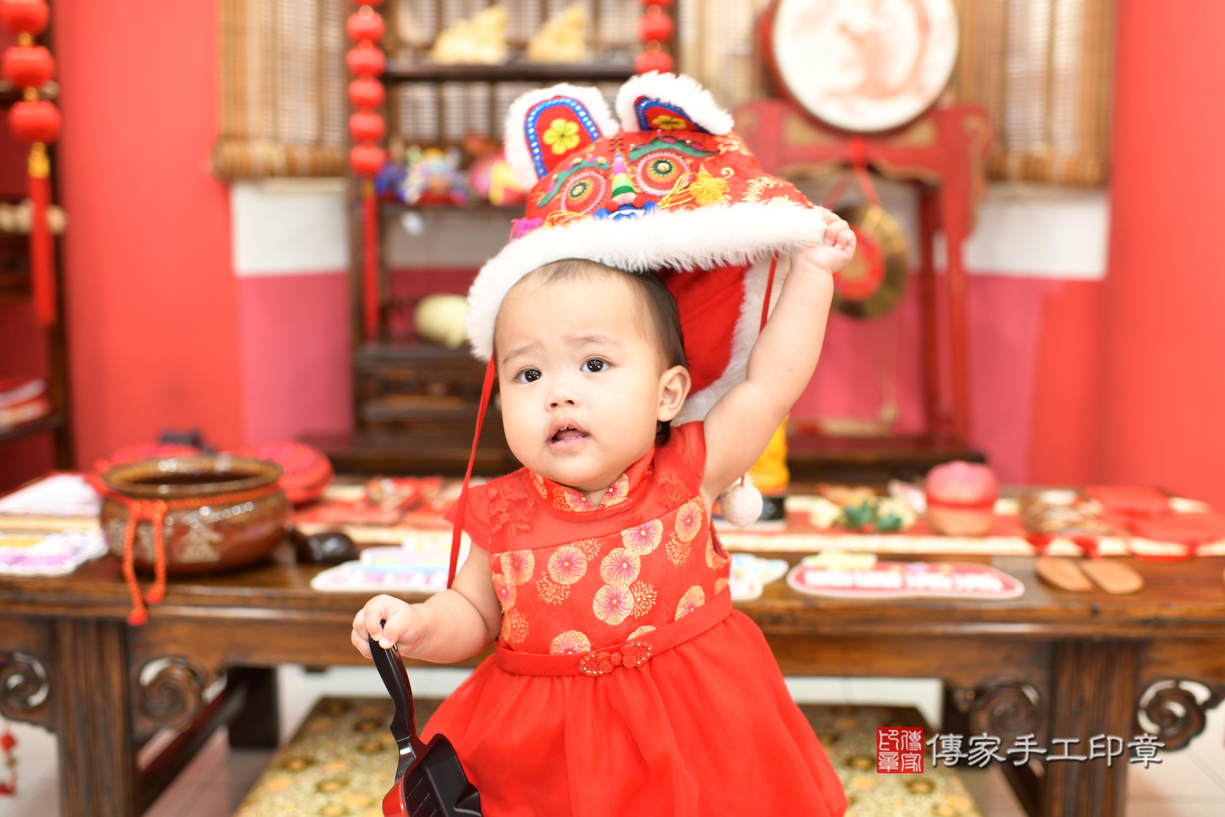 傳家手工印章高雄店、抓周、度脺、中國風會場、傳家嬰兒古禮、吉祥話、抓周道具物品24種、拍照。抓周證書。寶寶抓周、滿周歲、生日快樂、祝福 傳家手工印章高雄店、抓周、度脺、中國風會場、傳家嬰兒古禮、吉祥話、抓周道具物品24種、拍照。抓周證書。寶寶抓周、滿周歲、生日快樂、祝福