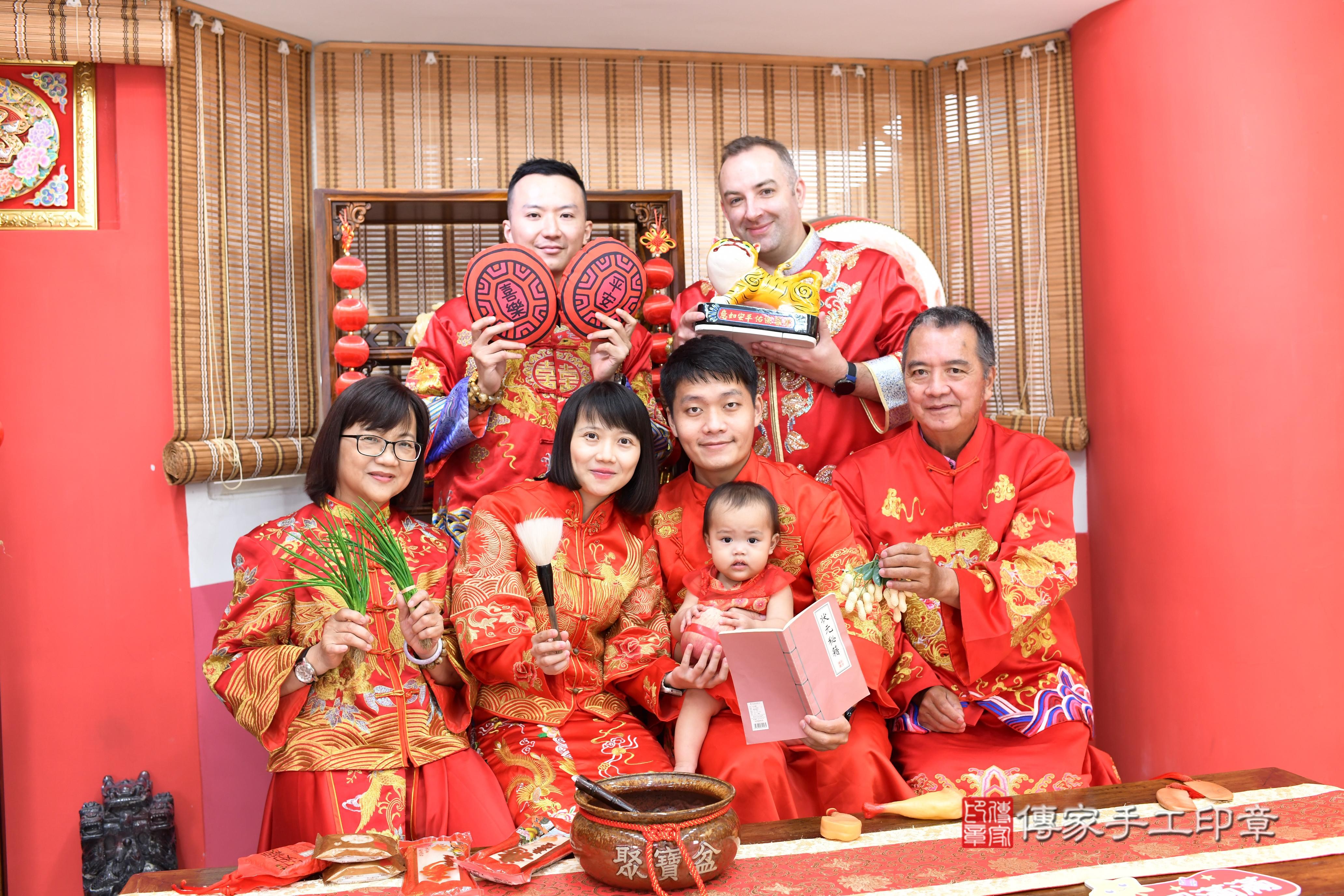 傳家手工印章高雄店、抓周、度脺、中國風會場、傳家嬰兒古禮、吉祥話、抓周道具物品24種、拍照。抓周證書。寶寶抓周、滿周歲、生日快樂、祝福 傳家手工印章高雄店、抓周、度脺、中國風會場、傳家嬰兒古禮、吉祥話、抓周道具物品24種、拍照。抓周證書。寶寶抓周、滿周歲、生日快樂、祝福