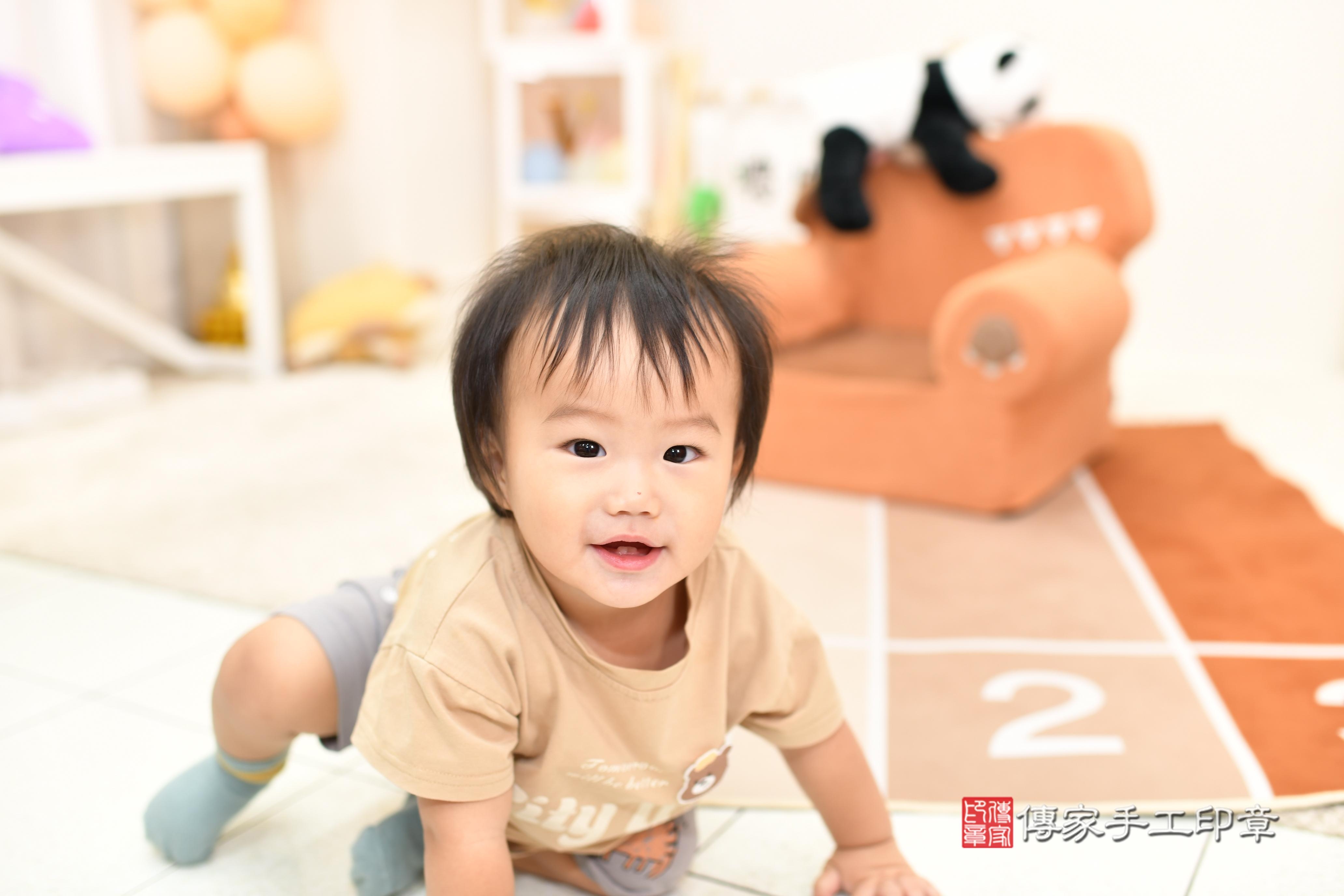 傳家手工印章高雄店、抓周、度脺、中國風會場、傳家嬰兒古禮、吉祥話、抓周道具物品24種、拍照。抓周證書。寶寶抓周、滿周歲、生日快樂、祝福 傳家手工印章高雄店、抓周、度脺、中國風會場、傳家嬰兒古禮、吉祥話、抓周道具物品24種、拍照。抓周證書。寶寶抓周、滿周歲、生日快樂、祝福