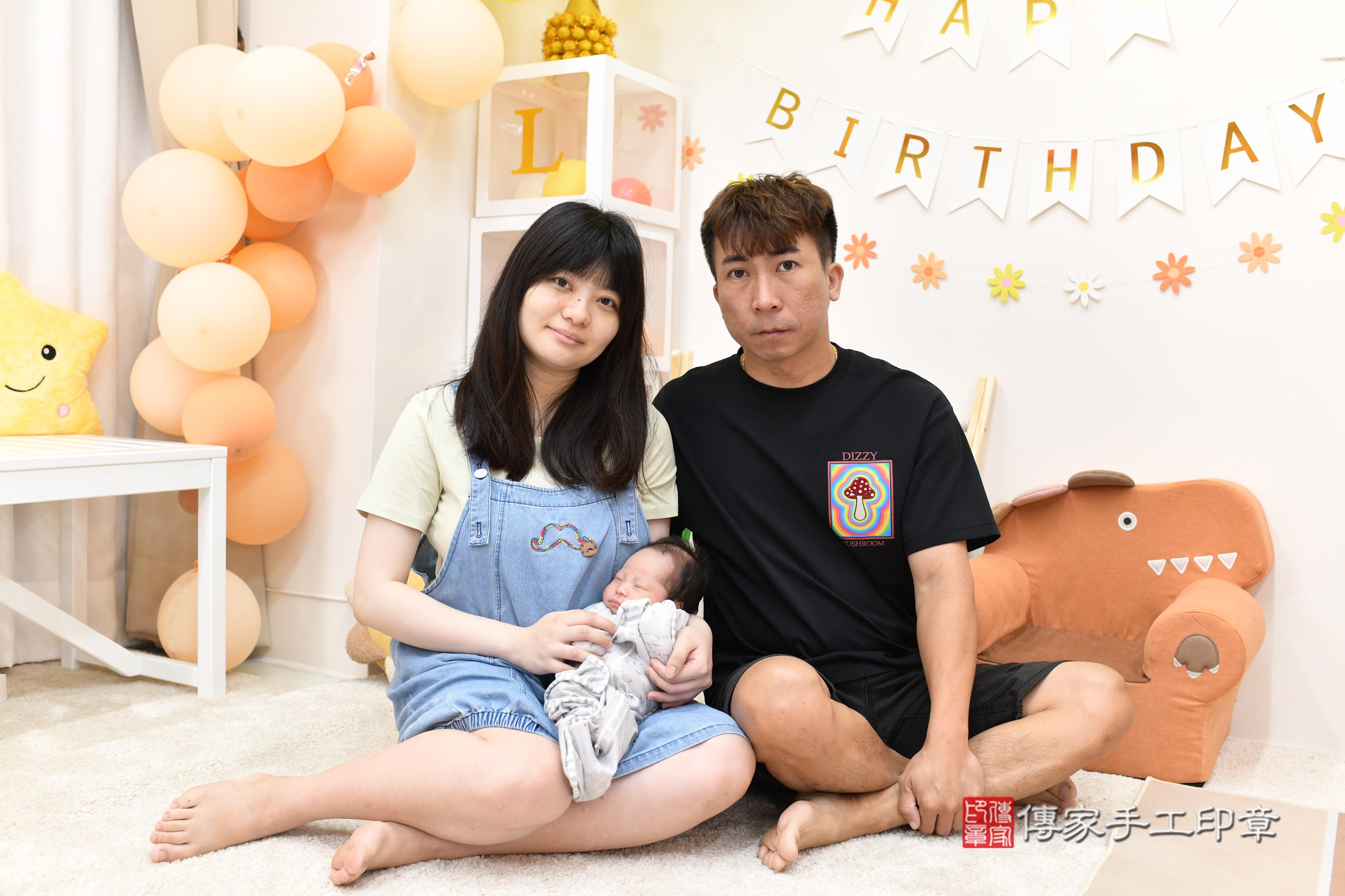 傳家手工印章高雄店、抓周、度脺、中國風會場、傳家嬰兒古禮、吉祥話、抓周道具物品24種、拍照。抓周證書。寶寶抓周、滿周歲、生日快樂、祝福 傳家手工印章高雄店、抓周、度脺、中國風會場、傳家嬰兒古禮、吉祥話、抓周道具物品24種、拍照。抓周證書。寶寶抓周、滿周歲、生日快樂、祝福