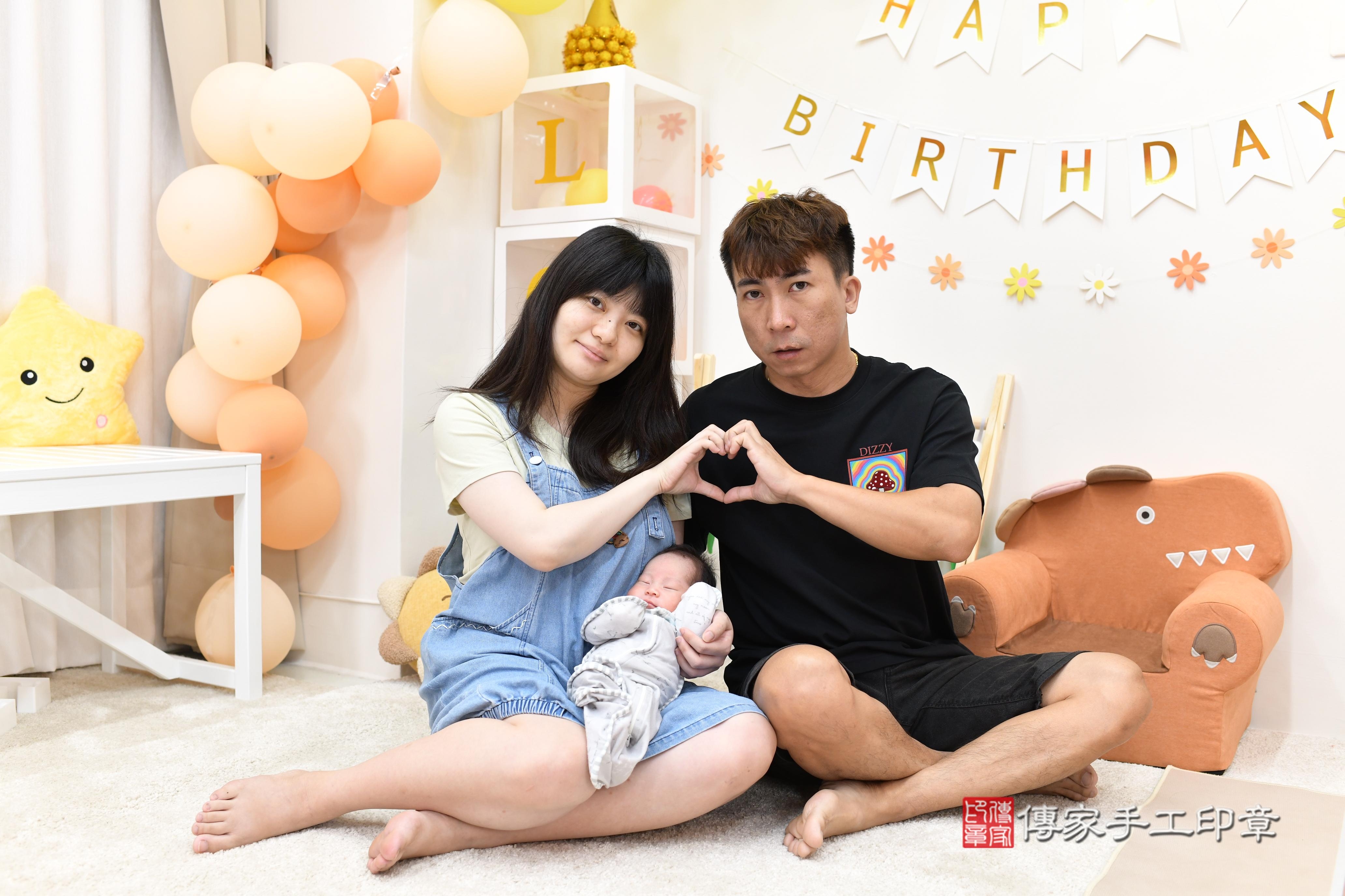 傳家手工印章高雄店、抓周、度脺、中國風會場、傳家嬰兒古禮、吉祥話、抓周道具物品24種、拍照。抓周證書。寶寶抓周、滿周歲、生日快樂、祝福 傳家手工印章高雄店、抓周、度脺、中國風會場、傳家嬰兒古禮、吉祥話、抓周道具物品24種、拍照。抓周證書。寶寶抓周、滿周歲、生日快樂、祝福