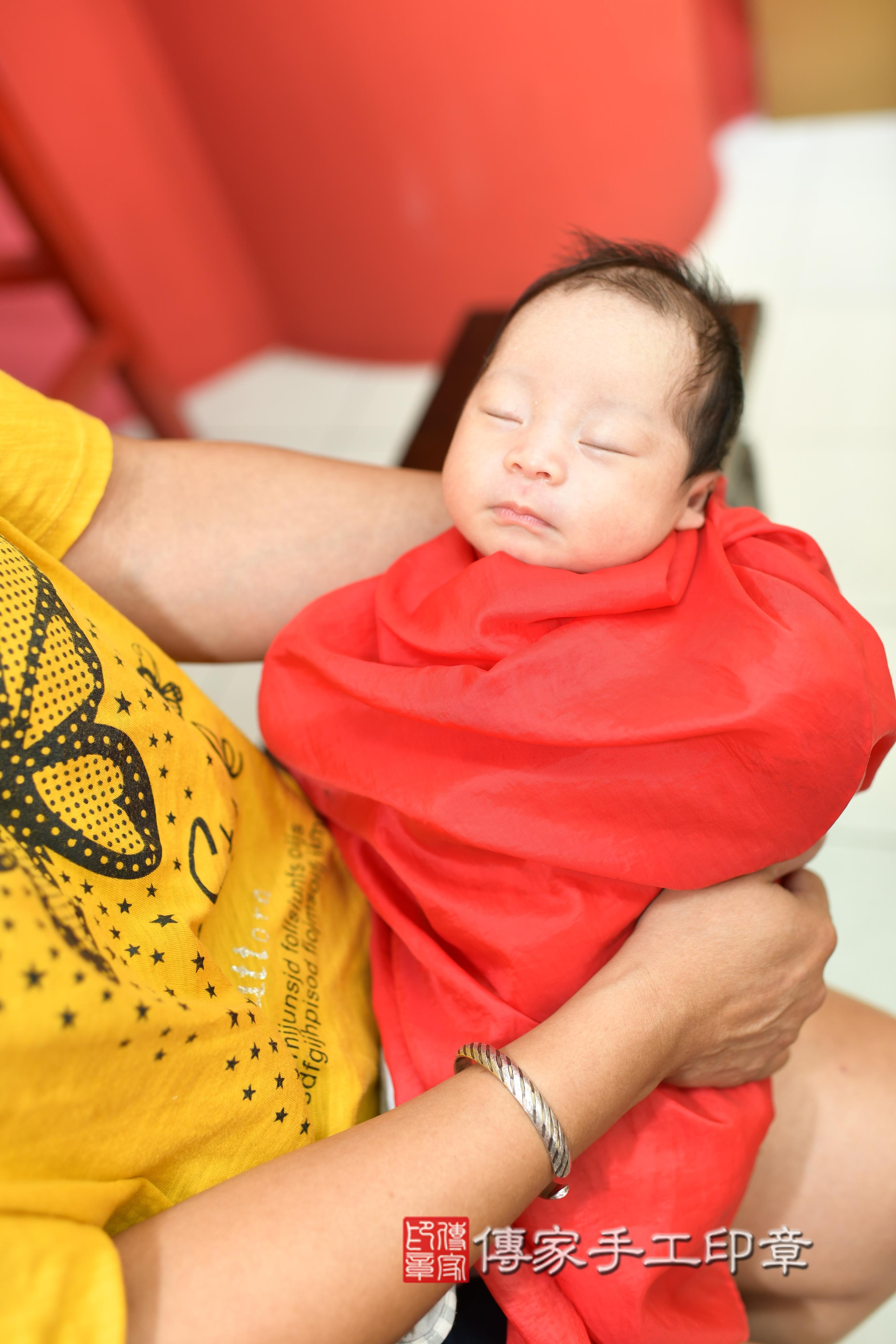 傳家手工印章高雄店、抓周、度脺、中國風會場、傳家嬰兒古禮、吉祥話、抓周道具物品24種、拍照。抓周證書。寶寶抓周、滿周歲、生日快樂、祝福 傳家手工印章高雄店、抓周、度脺、中國風會場、傳家嬰兒古禮、吉祥話、抓周道具物品24種、拍照。抓周證書。寶寶抓周、滿周歲、生日快樂、祝福