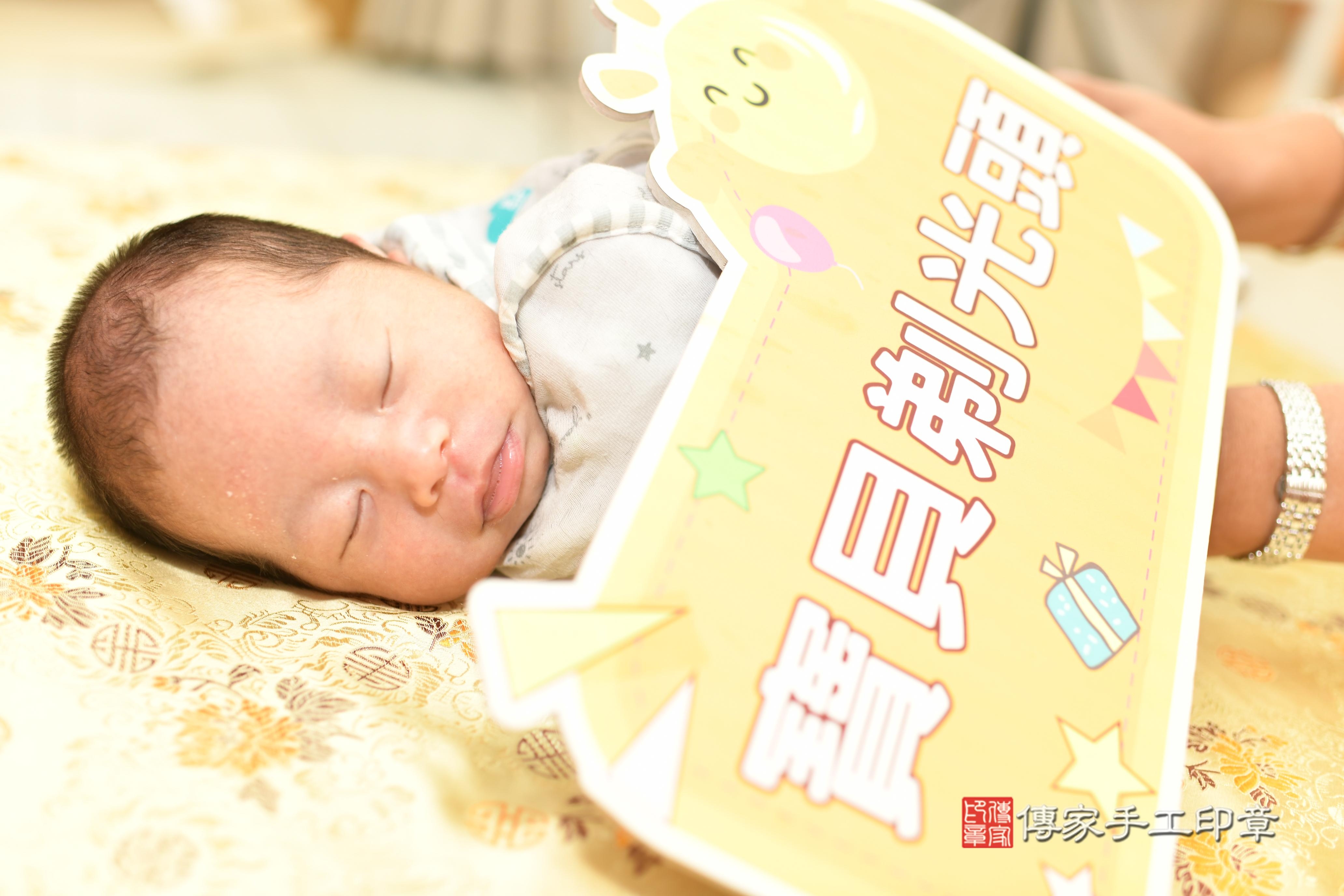 傳家手工印章高雄店、抓周、度脺、中國風會場、傳家嬰兒古禮、吉祥話、抓周道具物品24種、拍照。抓周證書。寶寶抓周、滿周歲、生日快樂、祝福 傳家手工印章高雄店、抓周、度脺、中國風會場、傳家嬰兒古禮、吉祥話、抓周道具物品24種、拍照。抓周證書。寶寶抓周、滿周歲、生日快樂、祝福