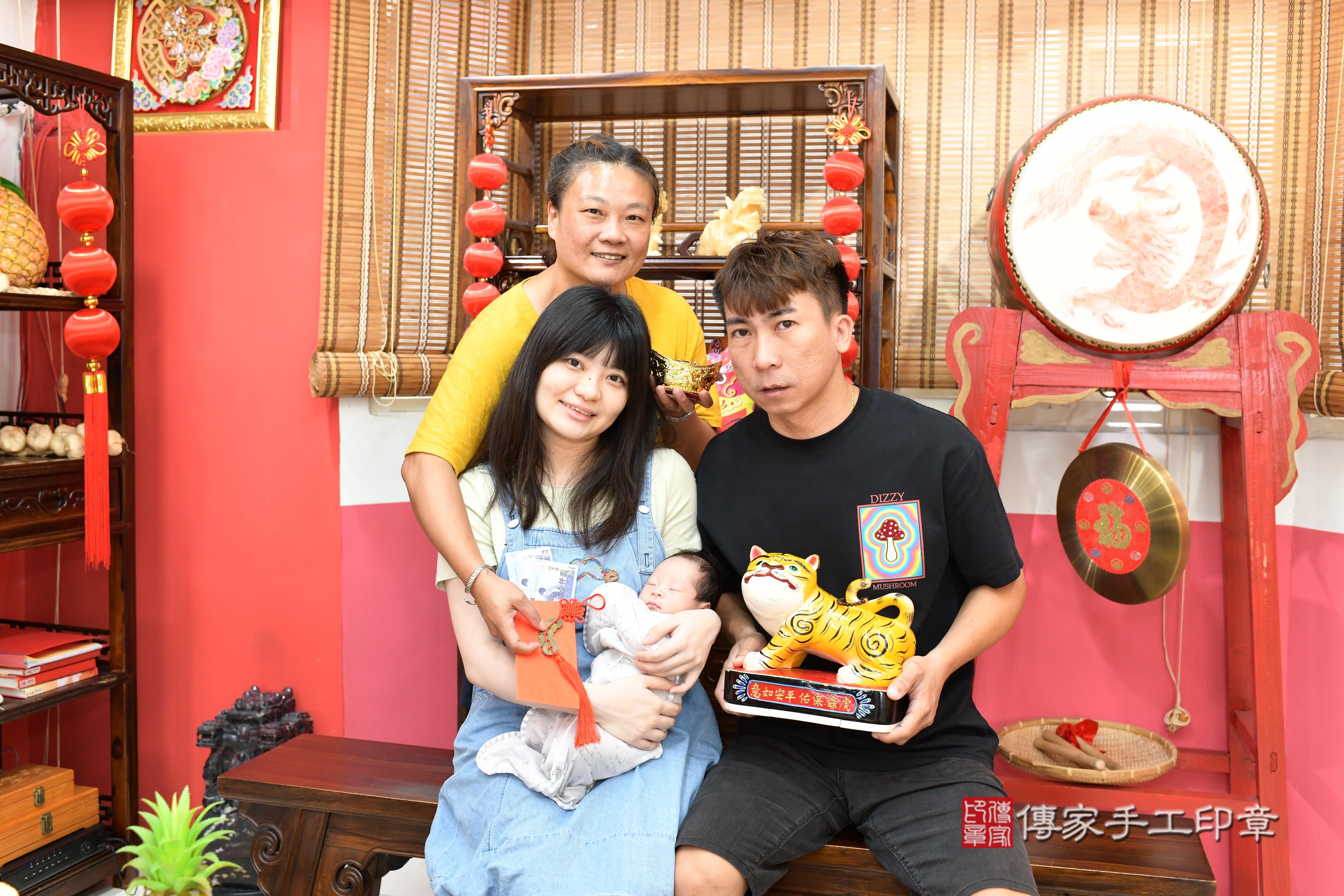 傳家手工印章高雄店、抓周、度脺、中國風會場、傳家嬰兒古禮、吉祥話、抓周道具物品24種、拍照。抓周證書。寶寶抓周、滿周歲、生日快樂、祝福 傳家手工印章高雄店、抓周、度脺、中國風會場、傳家嬰兒古禮、吉祥話、抓周道具物品24種、拍照。抓周證書。寶寶抓周、滿周歲、生日快樂、祝福