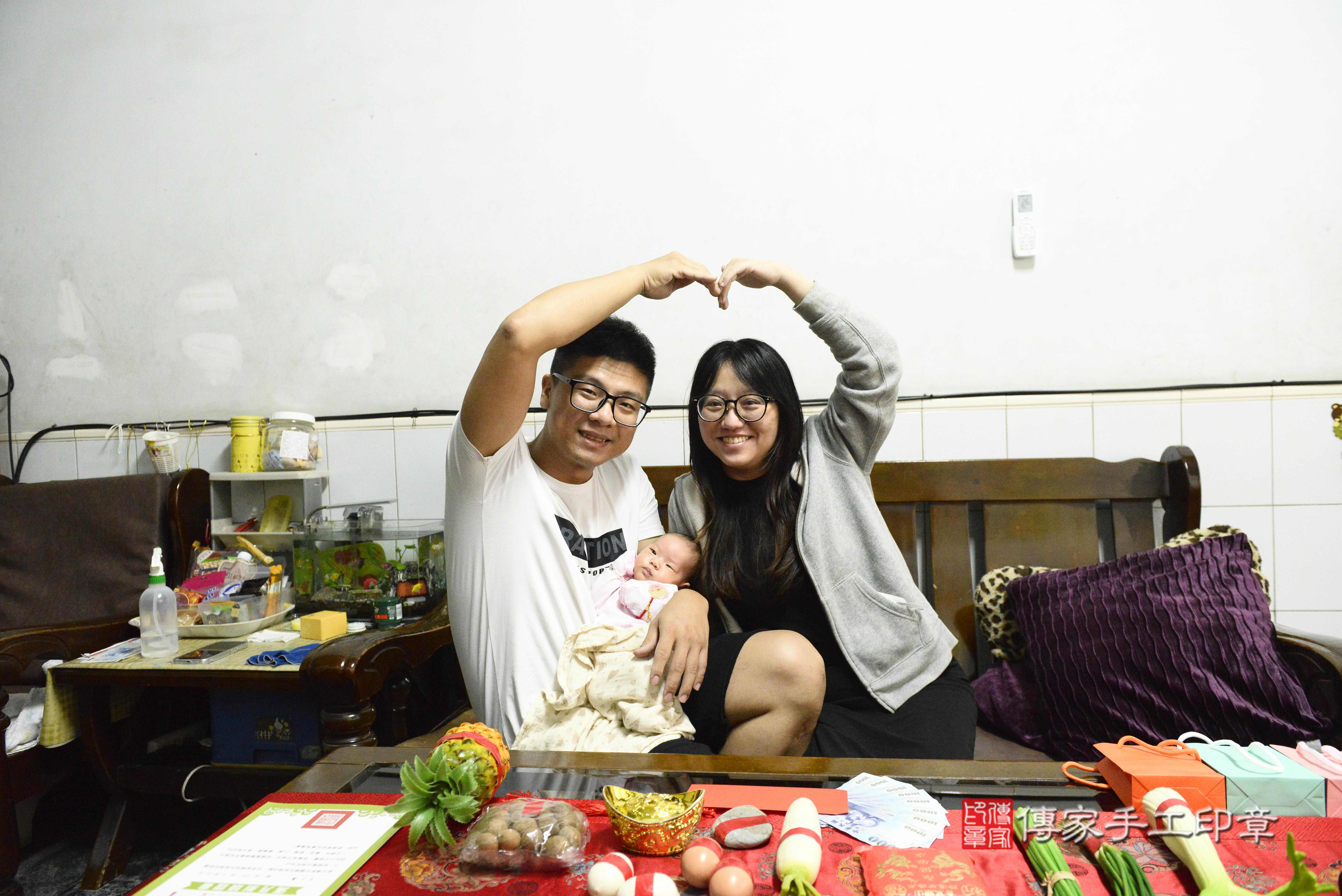 傳家手工印章高雄店、抓周、度脺、中國風會場、傳家嬰兒古禮、吉祥話、抓周道具物品24種、拍照。抓周證書。寶寶抓周、滿周歲、生日快樂、祝福 傳家手工印章高雄店、抓周、度脺、中國風會場、傳家嬰兒古禮、吉祥話、抓周道具物品24種、拍照。抓周證書。寶寶抓周、滿周歲、生日快樂、祝福