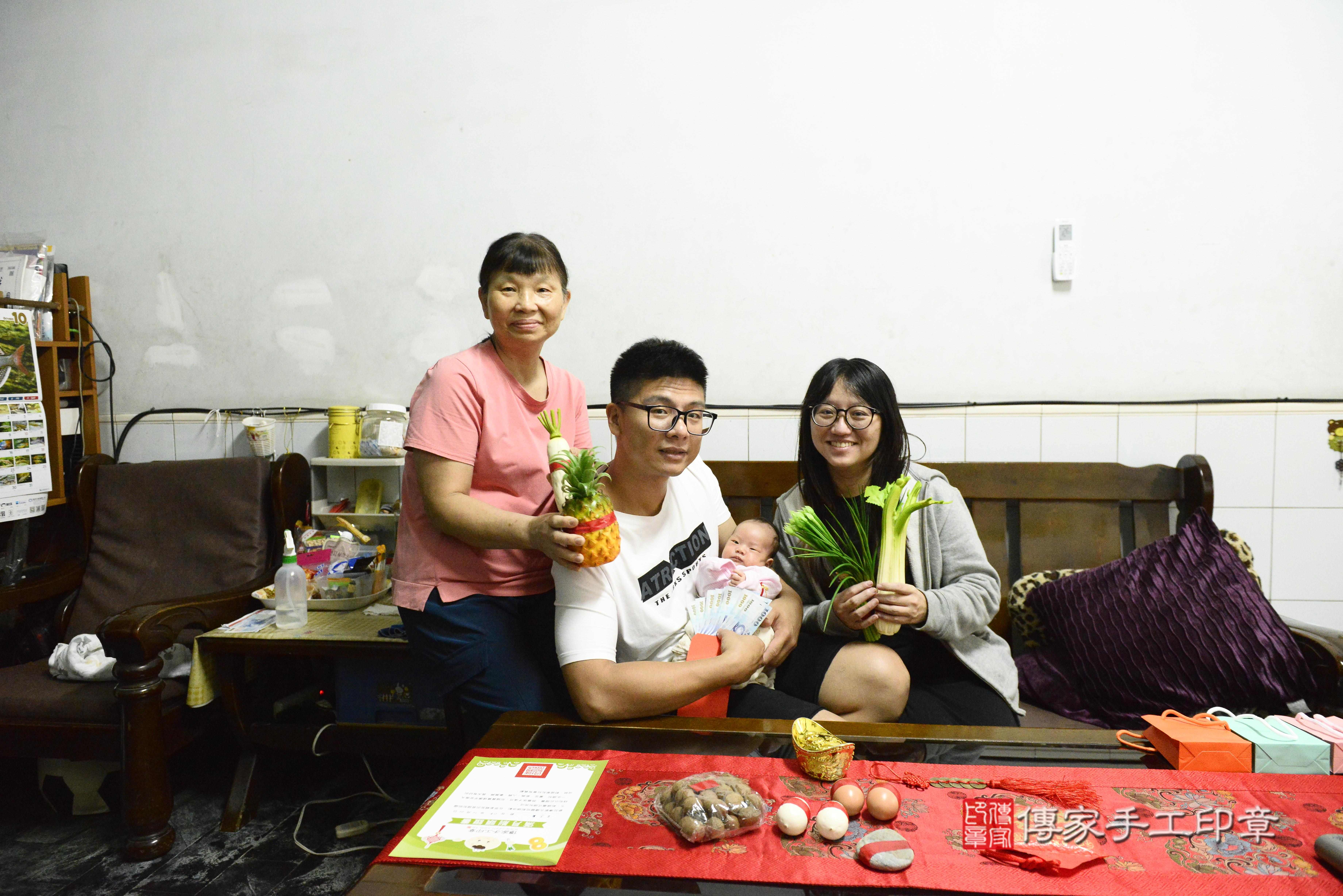 傳家手工印章高雄店、抓周、度脺、中國風會場、傳家嬰兒古禮、吉祥話、抓周道具物品24種、拍照。抓周證書。寶寶抓周、滿周歲、生日快樂、祝福 傳家手工印章高雄店、抓周、度脺、中國風會場、傳家嬰兒古禮、吉祥話、抓周道具物品24種、拍照。抓周證書。寶寶抓周、滿周歲、生日快樂、祝福