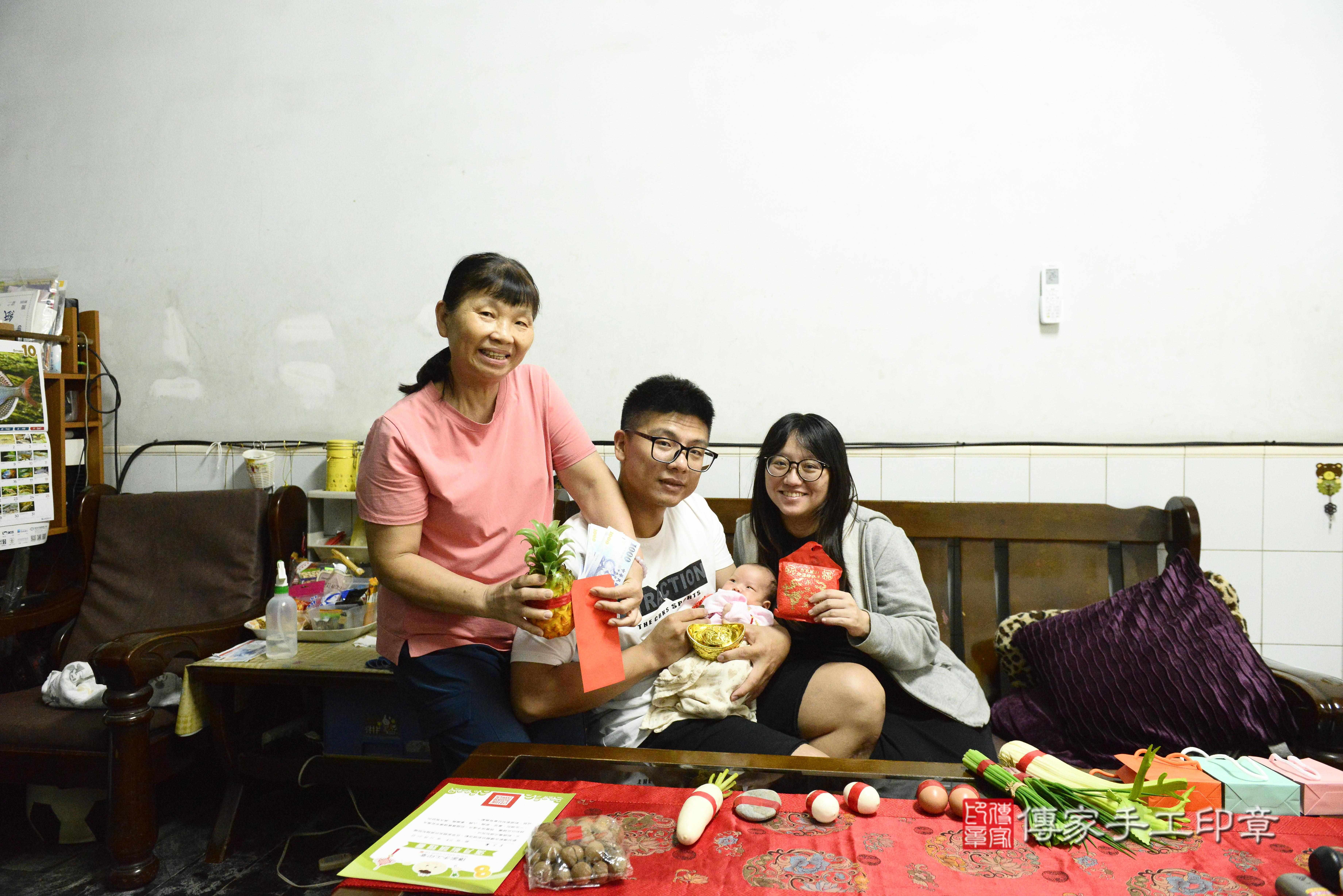 傳家手工印章高雄店、抓周、度脺、中國風會場、傳家嬰兒古禮、吉祥話、抓周道具物品24種、拍照。抓周證書。寶寶抓周、滿周歲、生日快樂、祝福 傳家手工印章高雄店、抓周、度脺、中國風會場、傳家嬰兒古禮、吉祥話、抓周道具物品24種、拍照。抓周證書。寶寶抓周、滿周歲、生日快樂、祝福