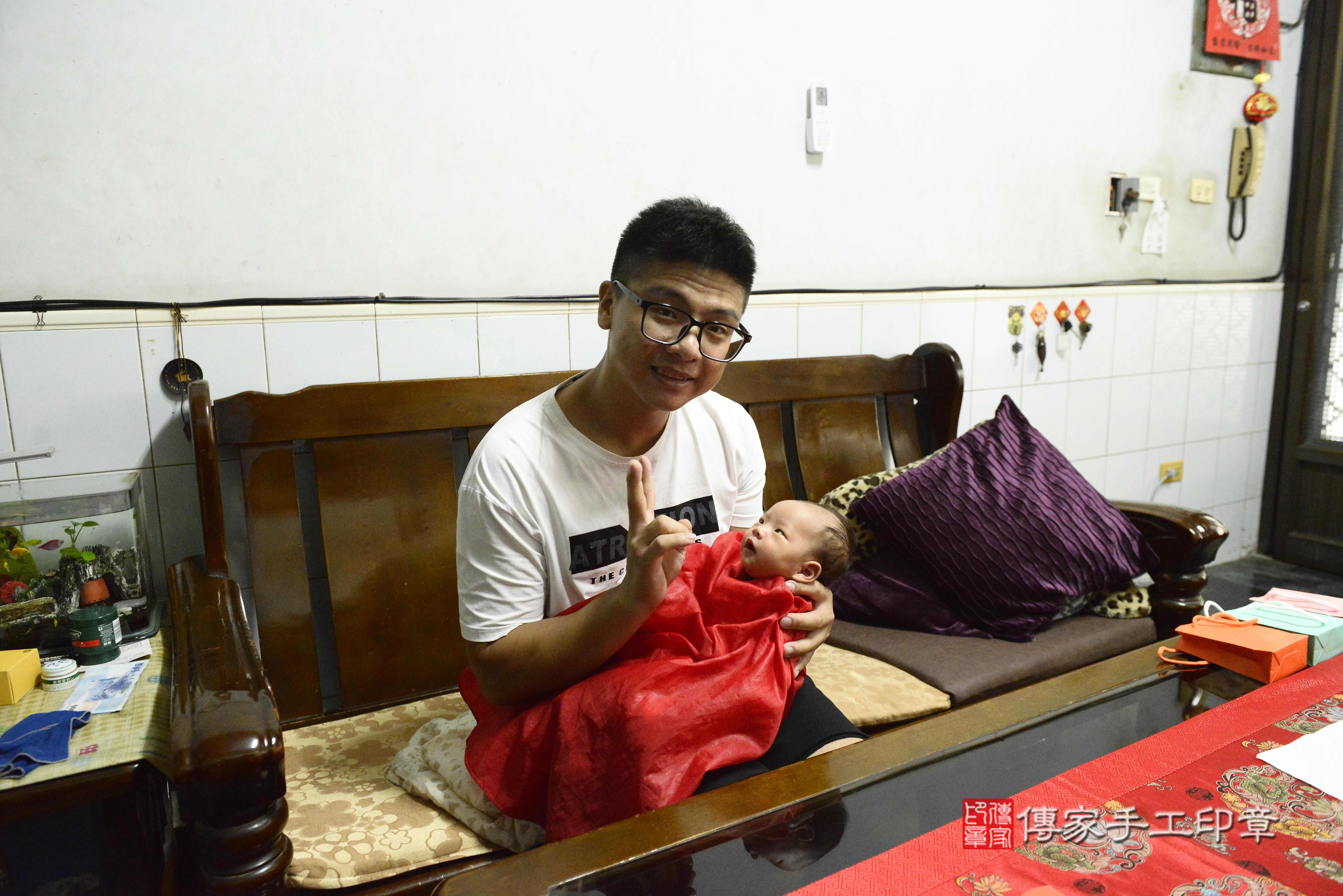 傳家手工印章高雄店、抓周、度脺、中國風會場、傳家嬰兒古禮、吉祥話、抓周道具物品24種、拍照。抓周證書。寶寶抓周、滿周歲、生日快樂、祝福 傳家手工印章高雄店、抓周、度脺、中國風會場、傳家嬰兒古禮、吉祥話、抓周道具物品24種、拍照。抓周證書。寶寶抓周、滿周歲、生日快樂、祝福