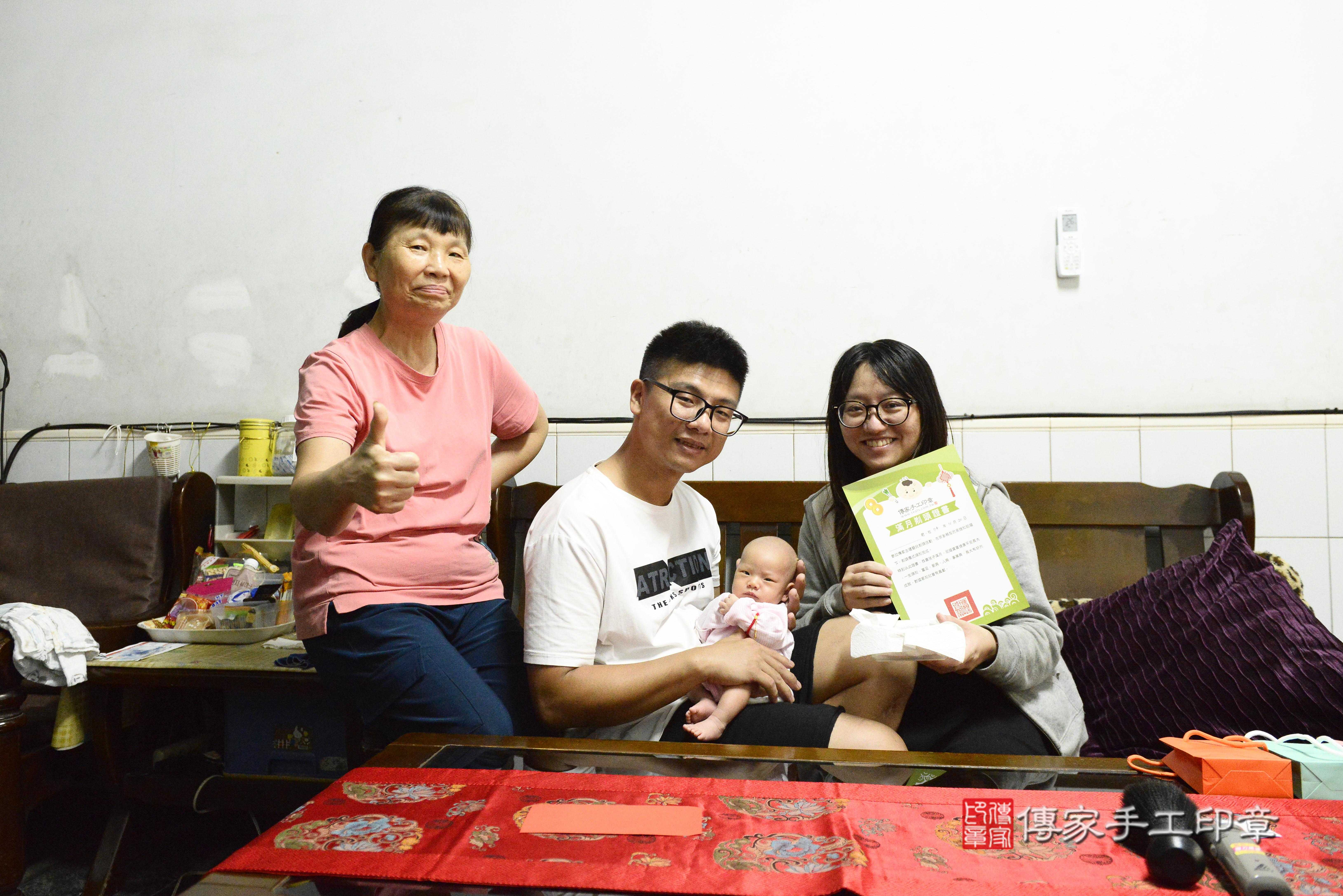 傳家手工印章高雄店、抓周、度脺、中國風會場、傳家嬰兒古禮、吉祥話、抓周道具物品24種、拍照。抓周證書。寶寶抓周、滿周歲、生日快樂、祝福 傳家手工印章高雄店、抓周、度脺、中國風會場、傳家嬰兒古禮、吉祥話、抓周道具物品24種、拍照。抓周證書。寶寶抓周、滿周歲、生日快樂、祝福