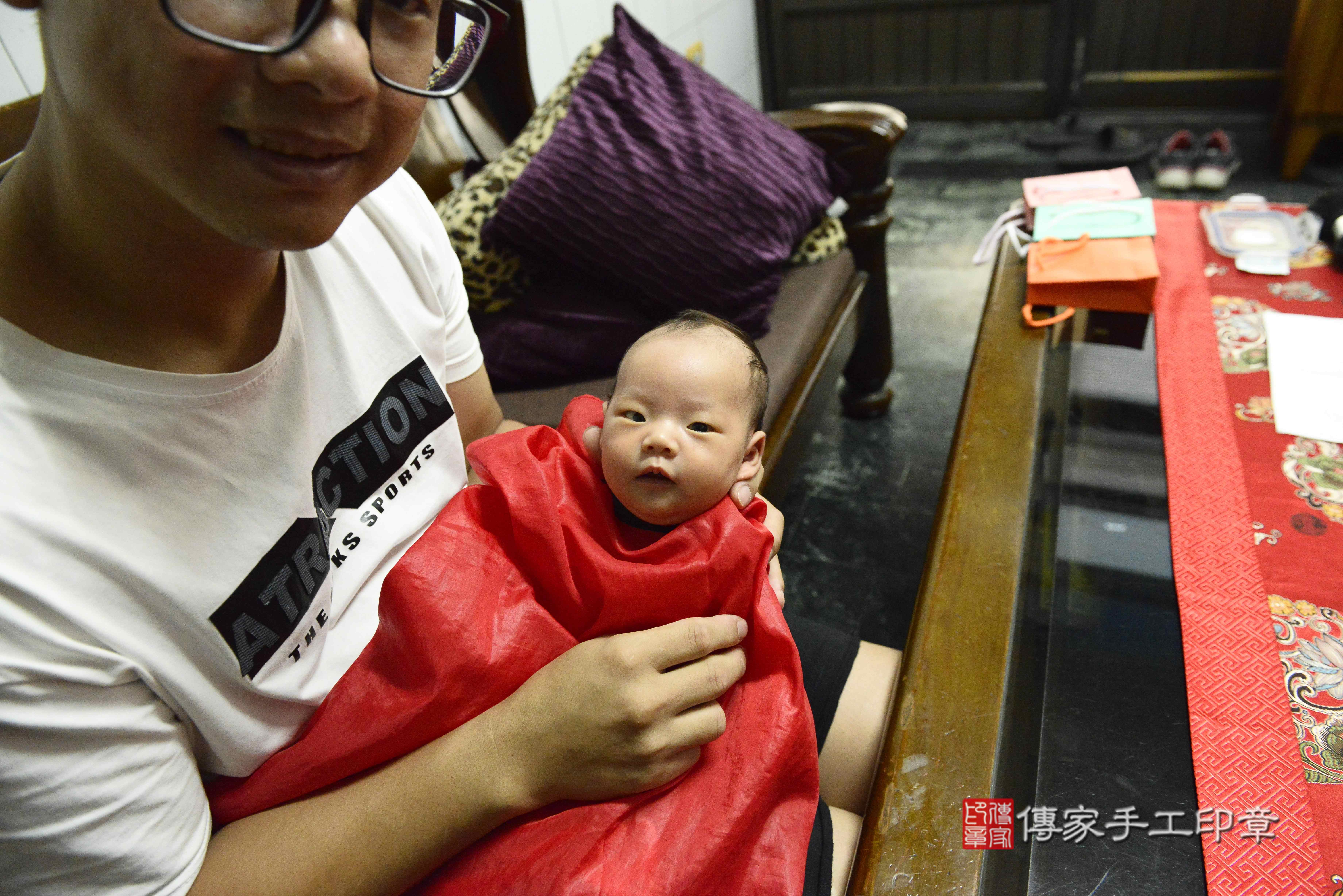 傳家手工印章高雄店、抓周、度脺、中國風會場、傳家嬰兒古禮、吉祥話、抓周道具物品24種、拍照。抓周證書。寶寶抓周、滿周歲、生日快樂、祝福 傳家手工印章高雄店、抓周、度脺、中國風會場、傳家嬰兒古禮、吉祥話、抓周道具物品24種、拍照。抓周證書。寶寶抓周、滿周歲、生日快樂、祝福