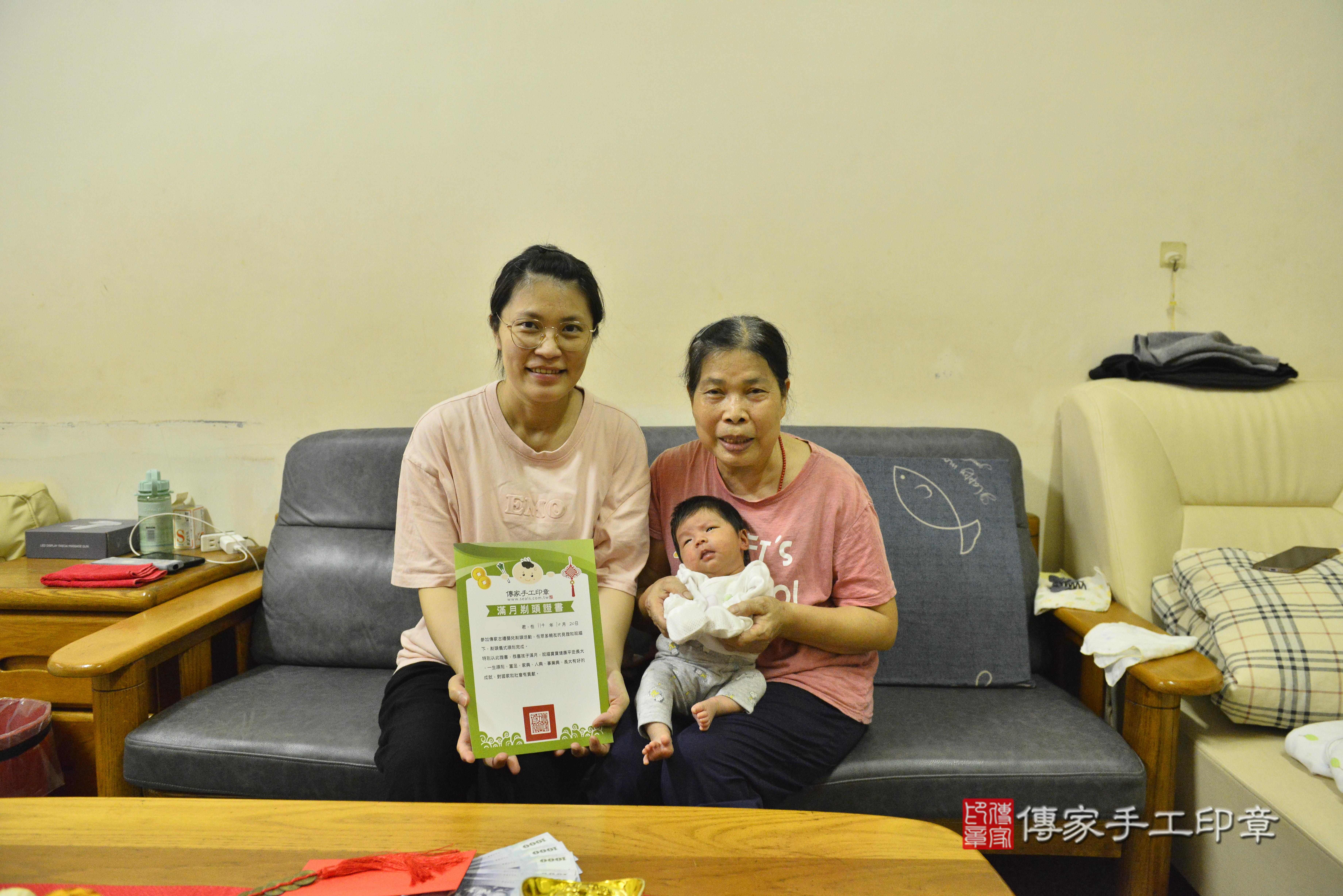 傳家手工印章高雄店、抓周、度脺、中國風會場、傳家嬰兒古禮、吉祥話、抓周道具物品24種、拍照。抓周證書。寶寶抓周、滿周歲、生日快樂、祝福 傳家手工印章高雄店、抓周、度脺、中國風會場、傳家嬰兒古禮、吉祥話、抓周道具物品24種、拍照。抓周證書。寶寶抓周、滿周歲、生日快樂、祝福