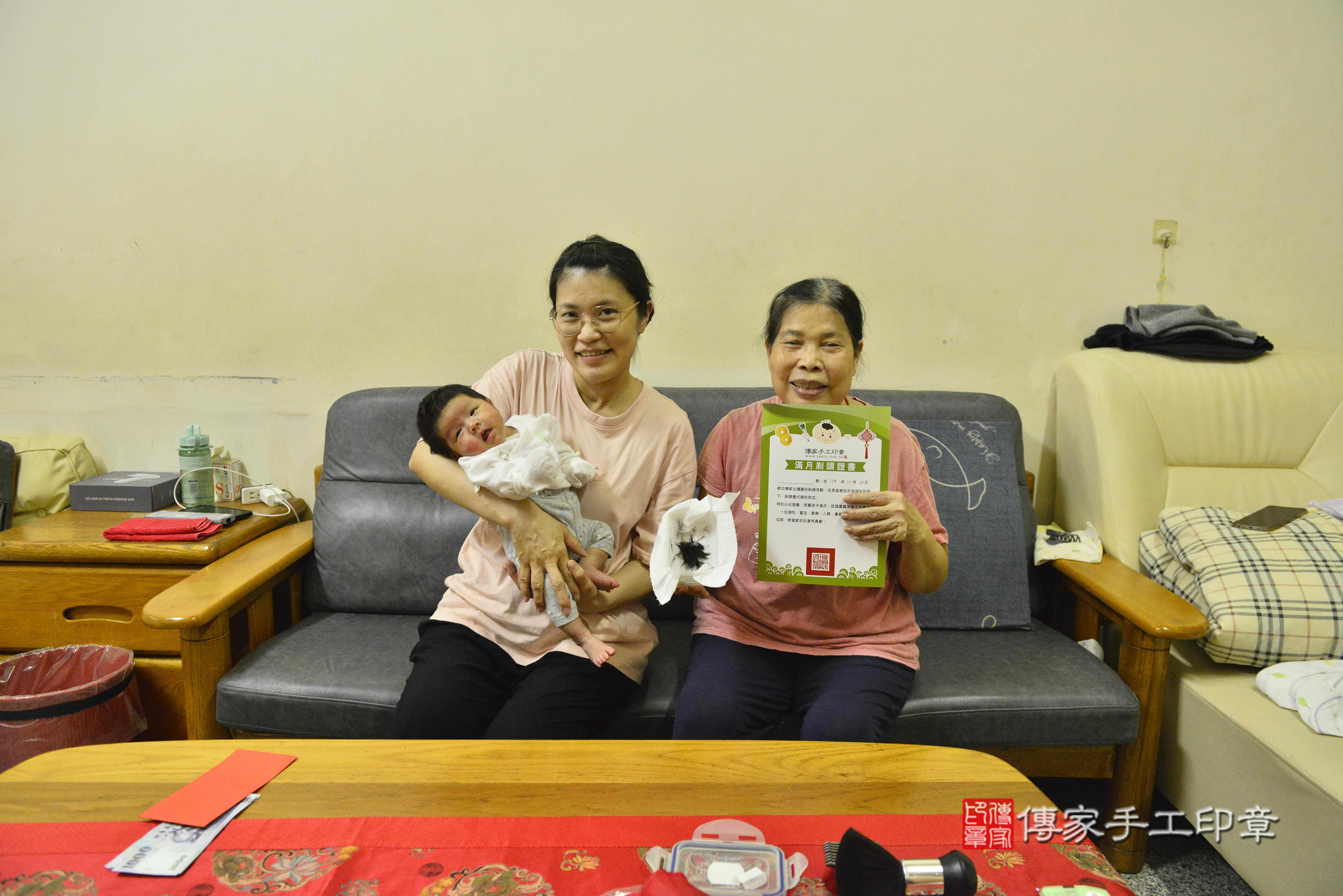 傳家手工印章高雄店、抓周、度脺、中國風會場、傳家嬰兒古禮、吉祥話、抓周道具物品24種、拍照。抓周證書。寶寶抓周、滿周歲、生日快樂、祝福