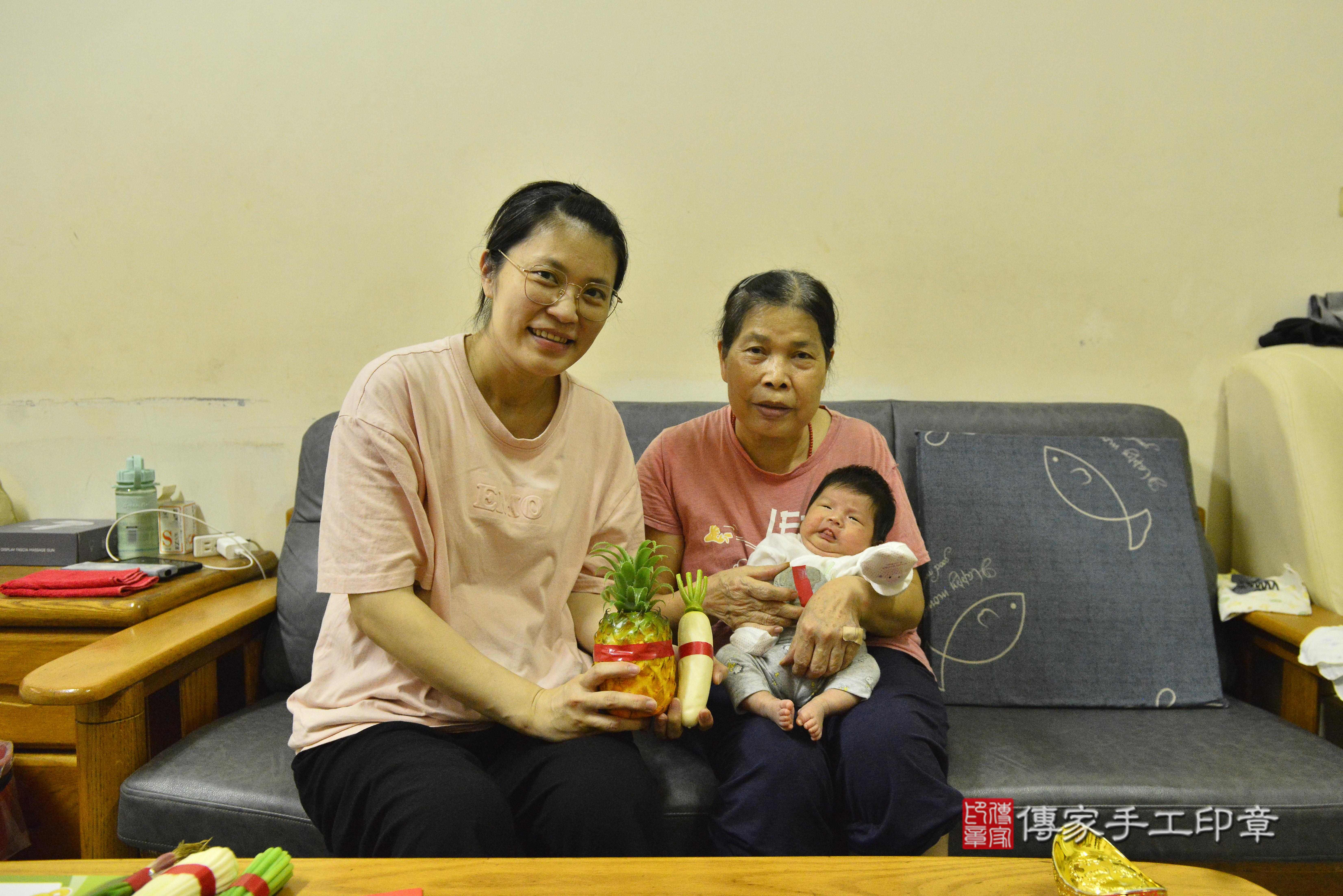 傳家手工印章高雄店、抓周、度脺、中國風會場、傳家嬰兒古禮、吉祥話、抓周道具物品24種、拍照。抓周證書。寶寶抓周、滿周歲、生日快樂、祝福 傳家手工印章高雄店、抓周、度脺、中國風會場、傳家嬰兒古禮、吉祥話、抓周道具物品24種、拍照。抓周證書。寶寶抓周、滿周歲、生日快樂、祝福