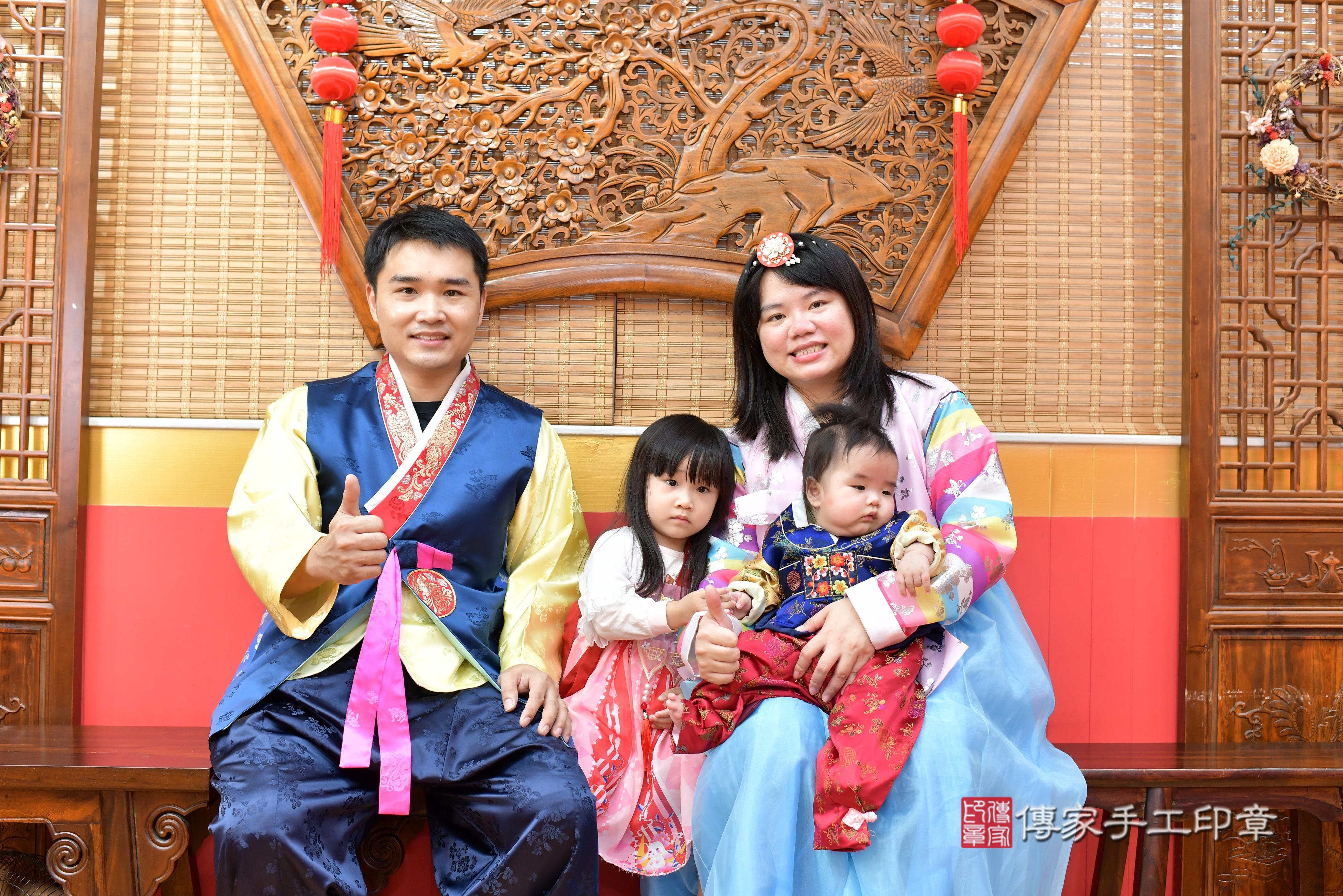 傳家手工印章桃園店、抓周、度脺、美式風會場、傳家嬰兒古禮、吉祥話、抓周道具物品24種、拍照。抓周證書。寶寶抓周、滿周歲、生日快樂、祝福 傳家手工印章桃園店、抓周、度脺、美式風會場、傳家嬰兒古禮、吉祥話、抓周道具物品24種、拍照。抓周證書。寶寶抓周、滿周歲、生日快樂、祝福