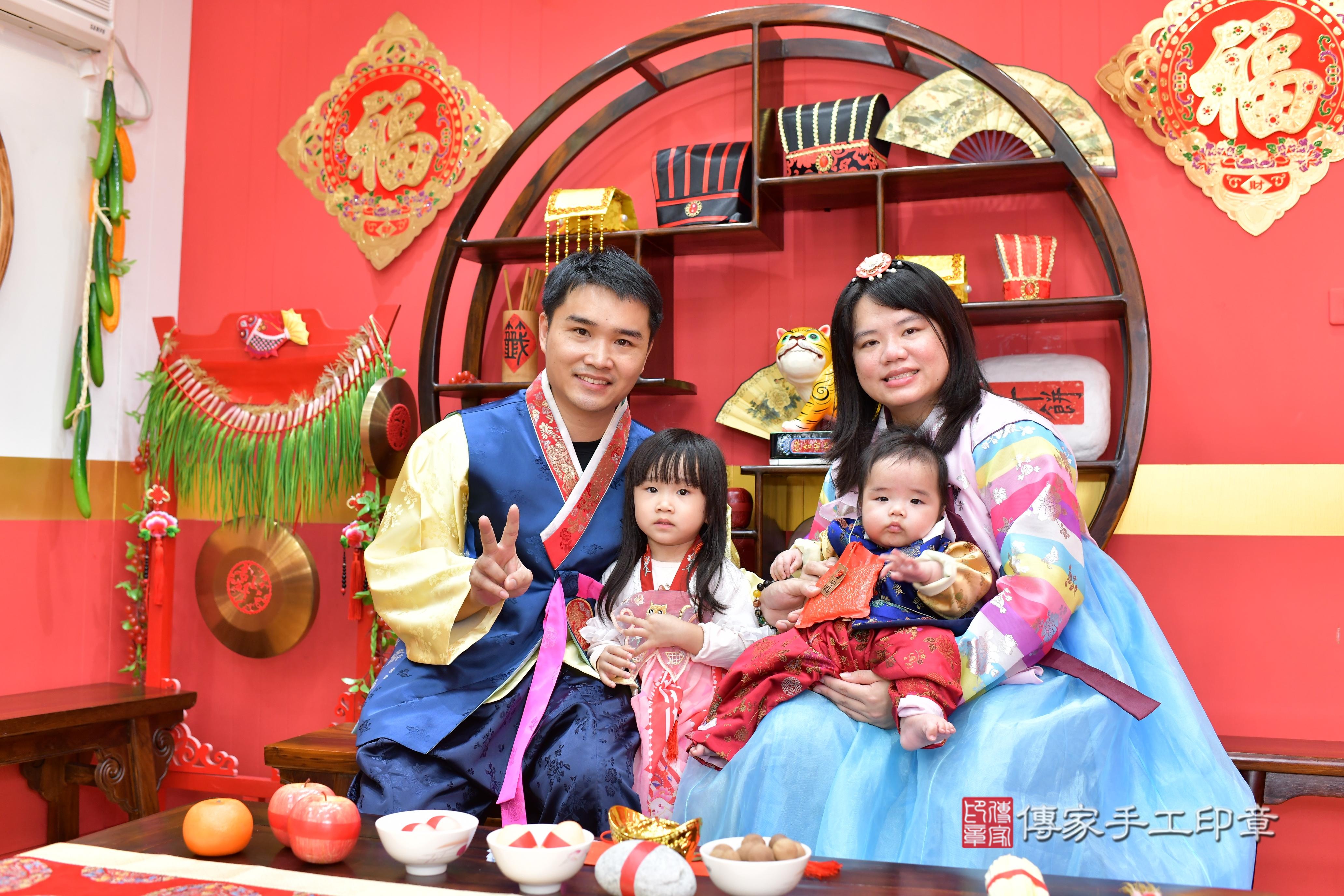 傳家手工印章桃園店、抓周、度脺、美式風會場、傳家嬰兒古禮、吉祥話、抓周道具物品24種、拍照。抓周證書。寶寶抓周、滿周歲、生日快樂、祝福 傳家手工印章桃園店、抓周、度脺、美式風會場、傳家嬰兒古禮、吉祥話、抓周道具物品24種、拍照。抓周證書。寶寶抓周、滿周歲、生日快樂、祝福