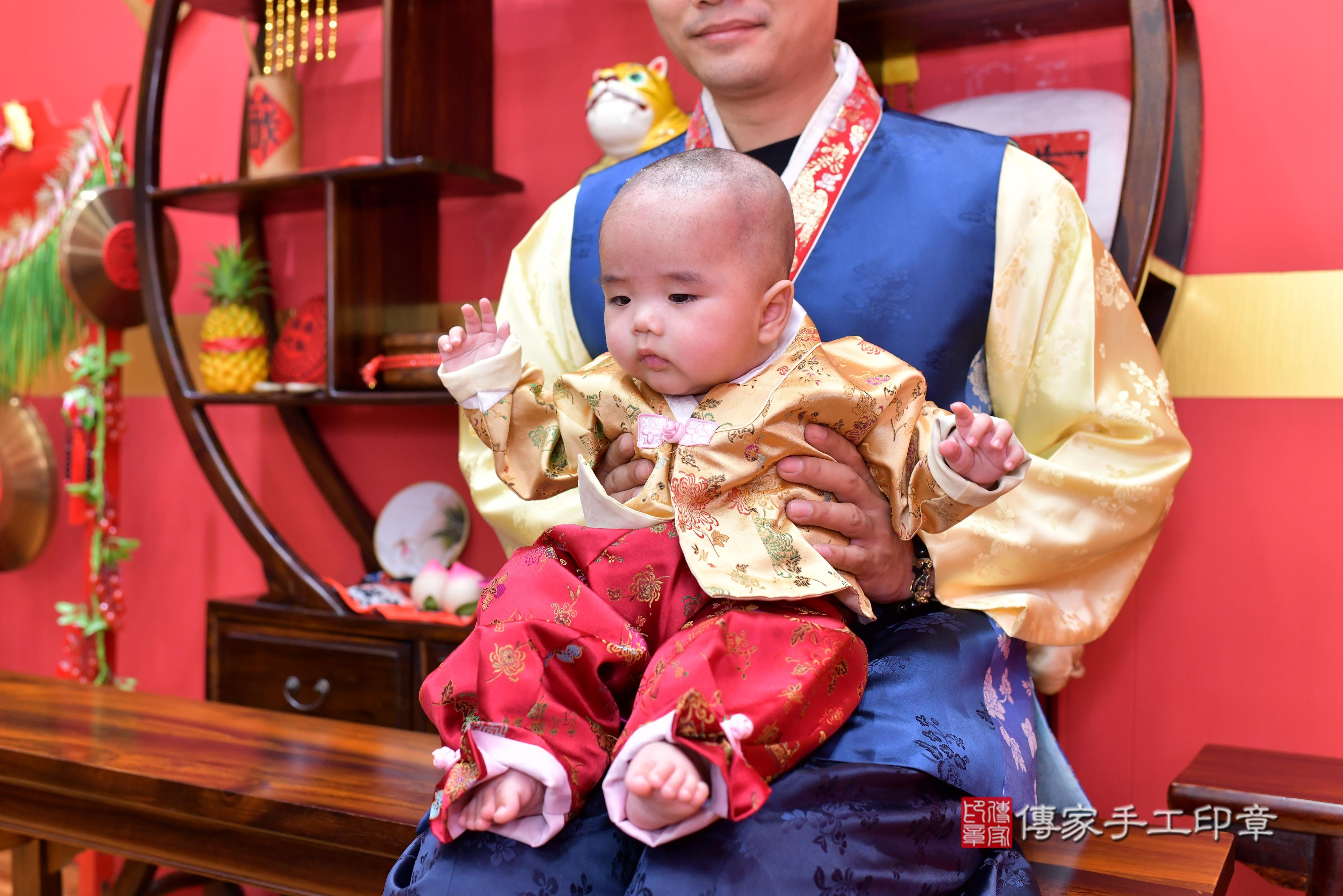 傳家手工印章桃園店、抓周、度脺、美式風會場、傳家嬰兒古禮、吉祥話、抓周道具物品24種、拍照。抓周證書。寶寶抓周、滿周歲、生日快樂、祝福 傳家手工印章桃園店、抓周、度脺、美式風會場、傳家嬰兒古禮、吉祥話、抓周道具物品24種、拍照。抓周證書。寶寶抓周、滿周歲、生日快樂、祝福