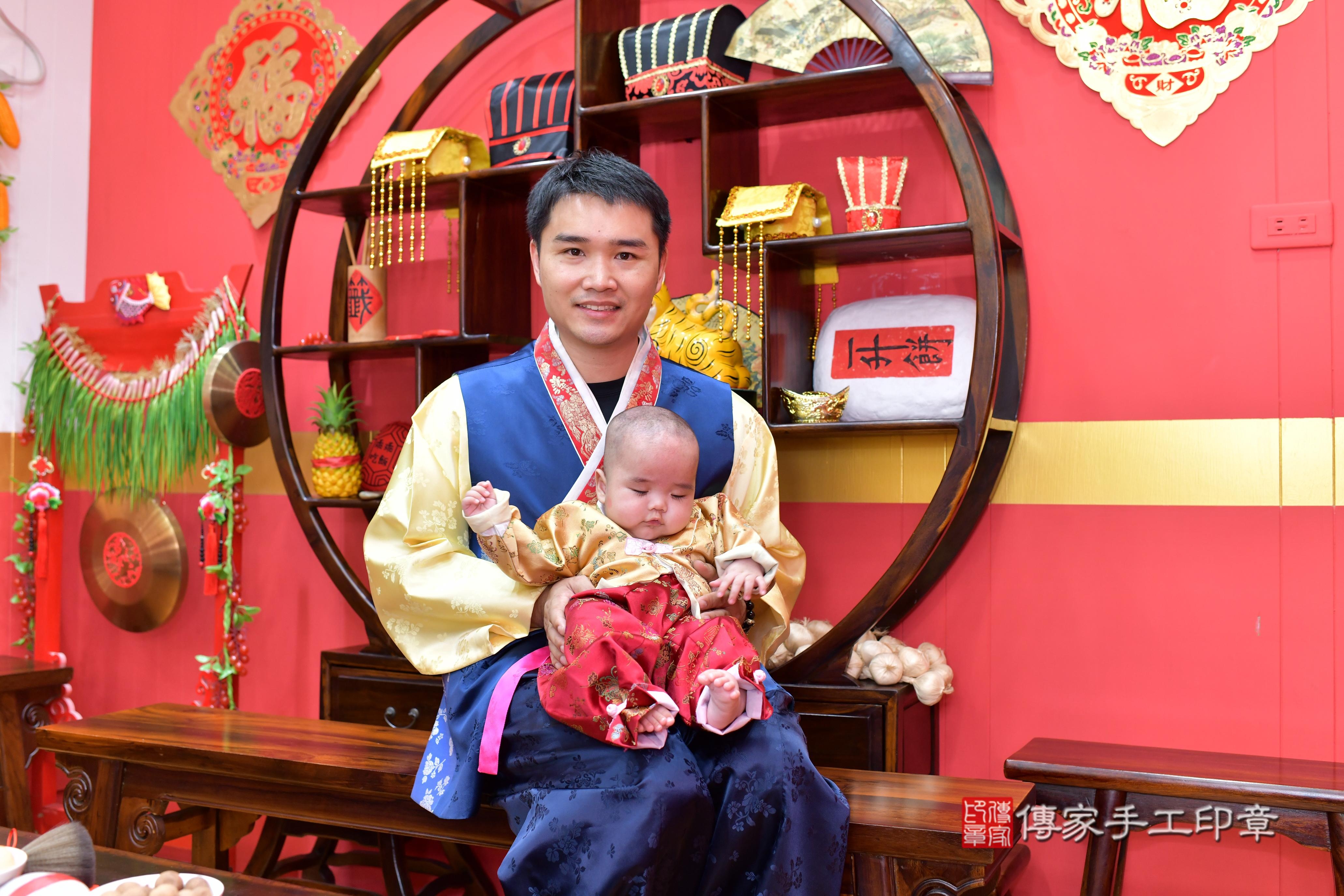 傳家手工印章桃園店、抓周、度脺、美式風會場、傳家嬰兒古禮、吉祥話、抓周道具物品24種、拍照。抓周證書。寶寶抓周、滿周歲、生日快樂、祝福 傳家手工印章桃園店、抓周、度脺、美式風會場、傳家嬰兒古禮、吉祥話、抓周道具物品24種、拍照。抓周證書。寶寶抓周、滿周歲、生日快樂、祝福