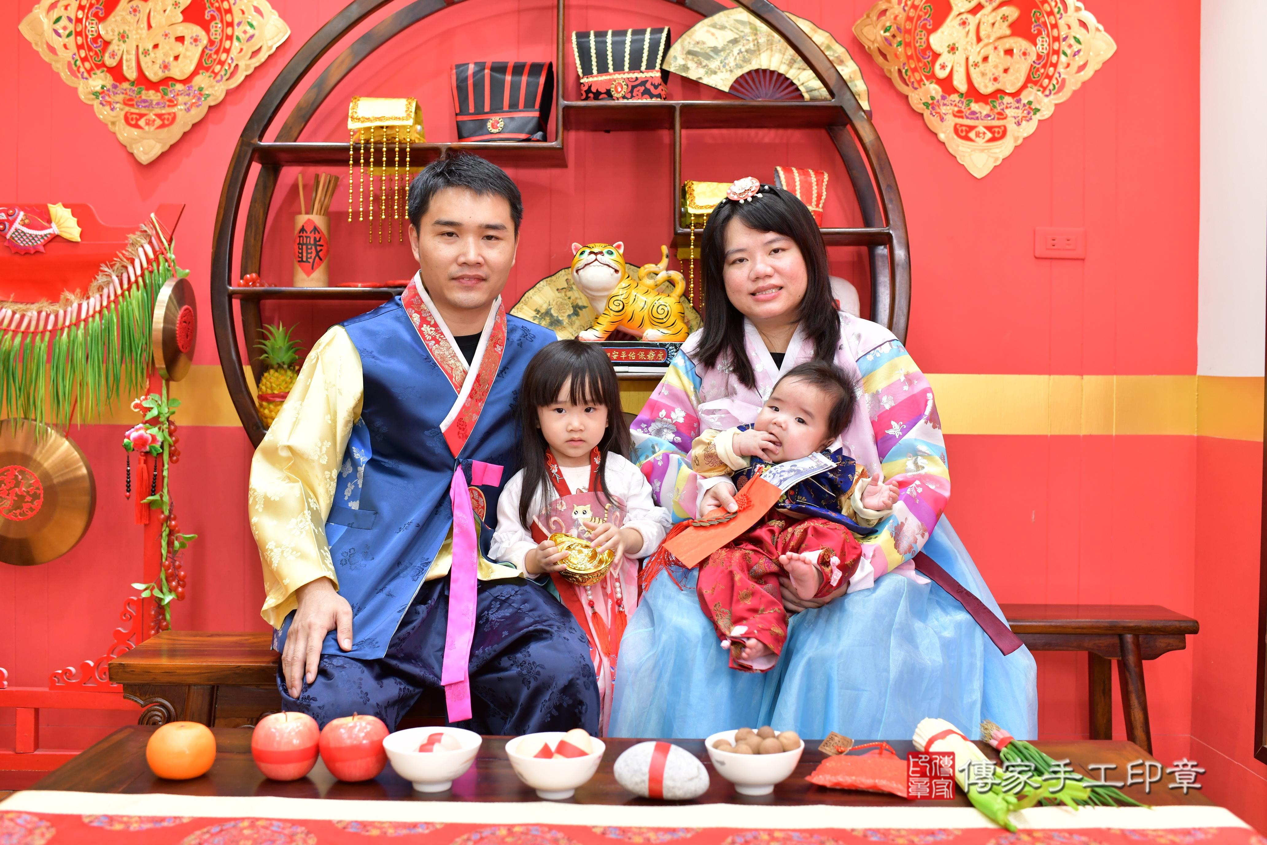 傳家手工印章桃園店、抓周、度脺、美式風會場、傳家嬰兒古禮、吉祥話、抓周道具物品24種、拍照。抓周證書。寶寶抓周、滿周歲、生日快樂、祝福 傳家手工印章桃園店、抓周、度脺、美式風會場、傳家嬰兒古禮、吉祥話、抓周道具物品24種、拍照。抓周證書。寶寶抓周、滿周歲、生日快樂、祝福