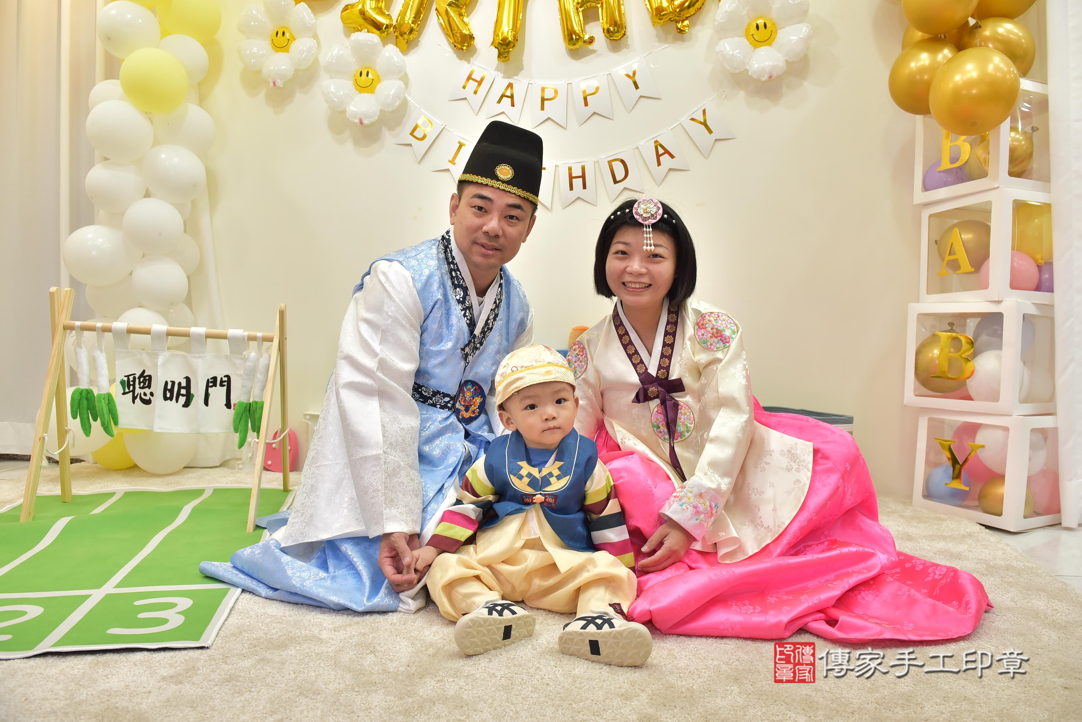 傳家手工印章台南店、抓周、度脺、美式風會場、傳家嬰兒古禮、吉祥話、抓周道具物品24種、拍照。抓周證書。寶寶抓周、滿周歲、生日快樂、祝福 傳家手工印章台南店、抓周、度脺、美式風會場、傳家嬰兒古禮、吉祥話、抓周道具物品24種、拍照。抓周證書。寶寶抓周、滿周歲、生日快樂、祝福