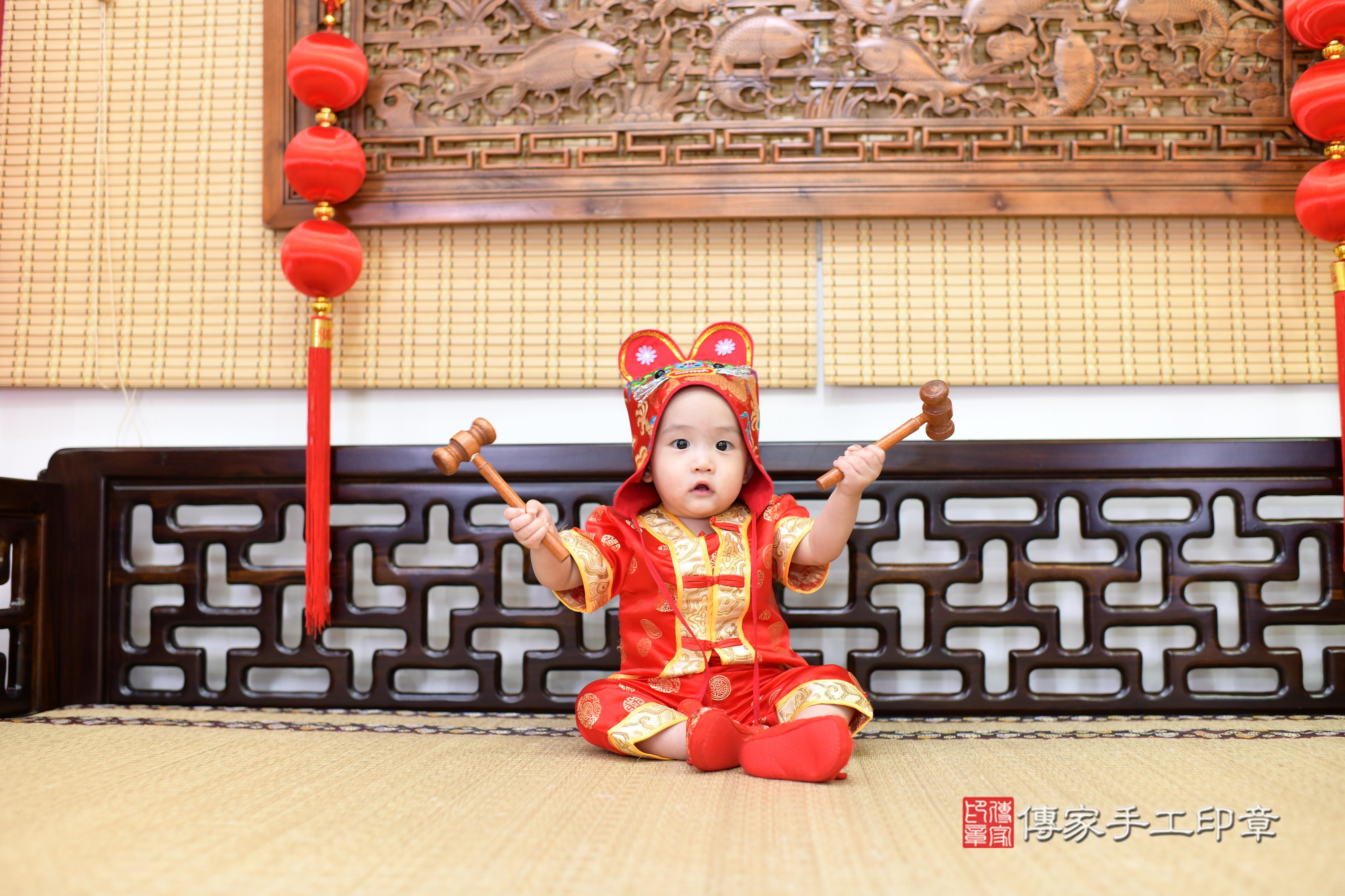 傳家手工印章台南店、抓周、度脺、美式風會場、傳家嬰兒古禮、吉祥話、抓周道具物品24種、拍照。抓周證書。寶寶抓周、滿周歲、生日快樂、祝福 傳家手工印章台南店、抓周、度脺、美式風會場、傳家嬰兒古禮、吉祥話、抓周道具物品24種、拍照。抓周證書。寶寶抓周、滿周歲、生日快樂、祝福
