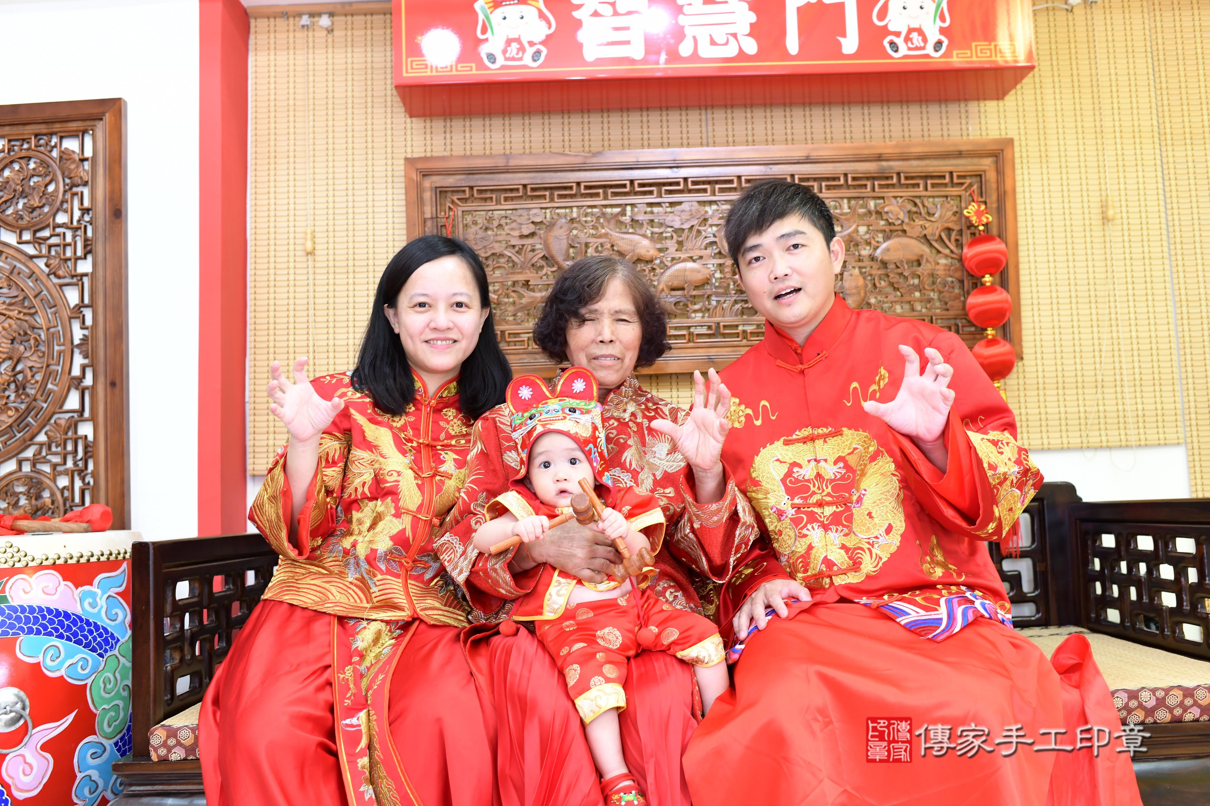 傳家手工印章台南店、抓周、度脺、美式風會場、傳家嬰兒古禮、吉祥話、抓周道具物品24種、拍照。抓周證書。寶寶抓周、滿周歲、生日快樂、祝福 傳家手工印章台南店、抓周、度脺、美式風會場、傳家嬰兒古禮、吉祥話、抓周道具物品24種、拍照。抓周證書。寶寶抓周、滿周歲、生日快樂、祝福