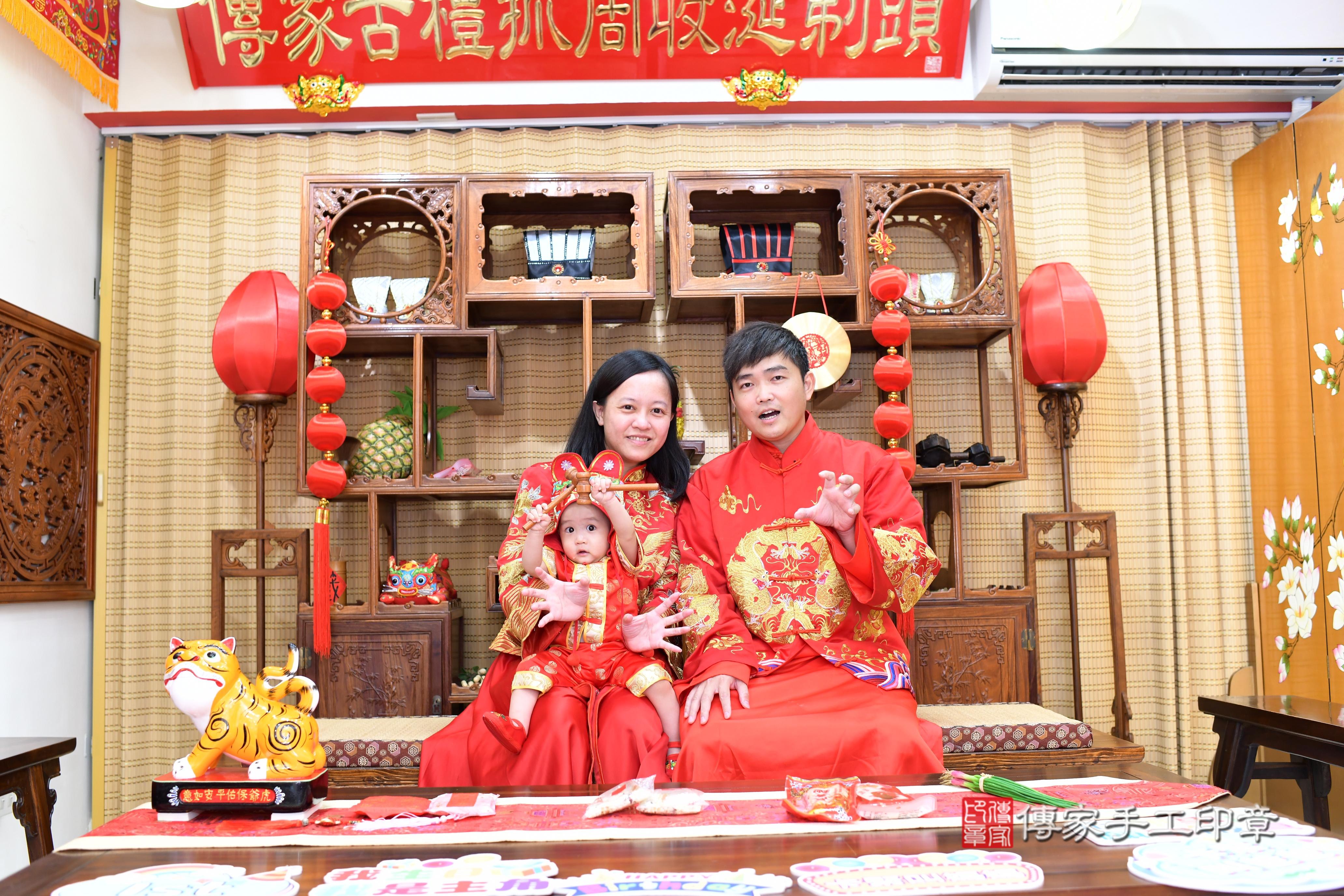 傳家手工印章台南店、抓周、度脺、美式風會場、傳家嬰兒古禮、吉祥話、抓周道具物品24種、拍照。抓周證書。寶寶抓周、滿周歲、生日快樂、祝福 傳家手工印章台南店、抓周、度脺、美式風會場、傳家嬰兒古禮、吉祥話、抓周道具物品24種、拍照。抓周證書。寶寶抓周、滿周歲、生日快樂、祝福
