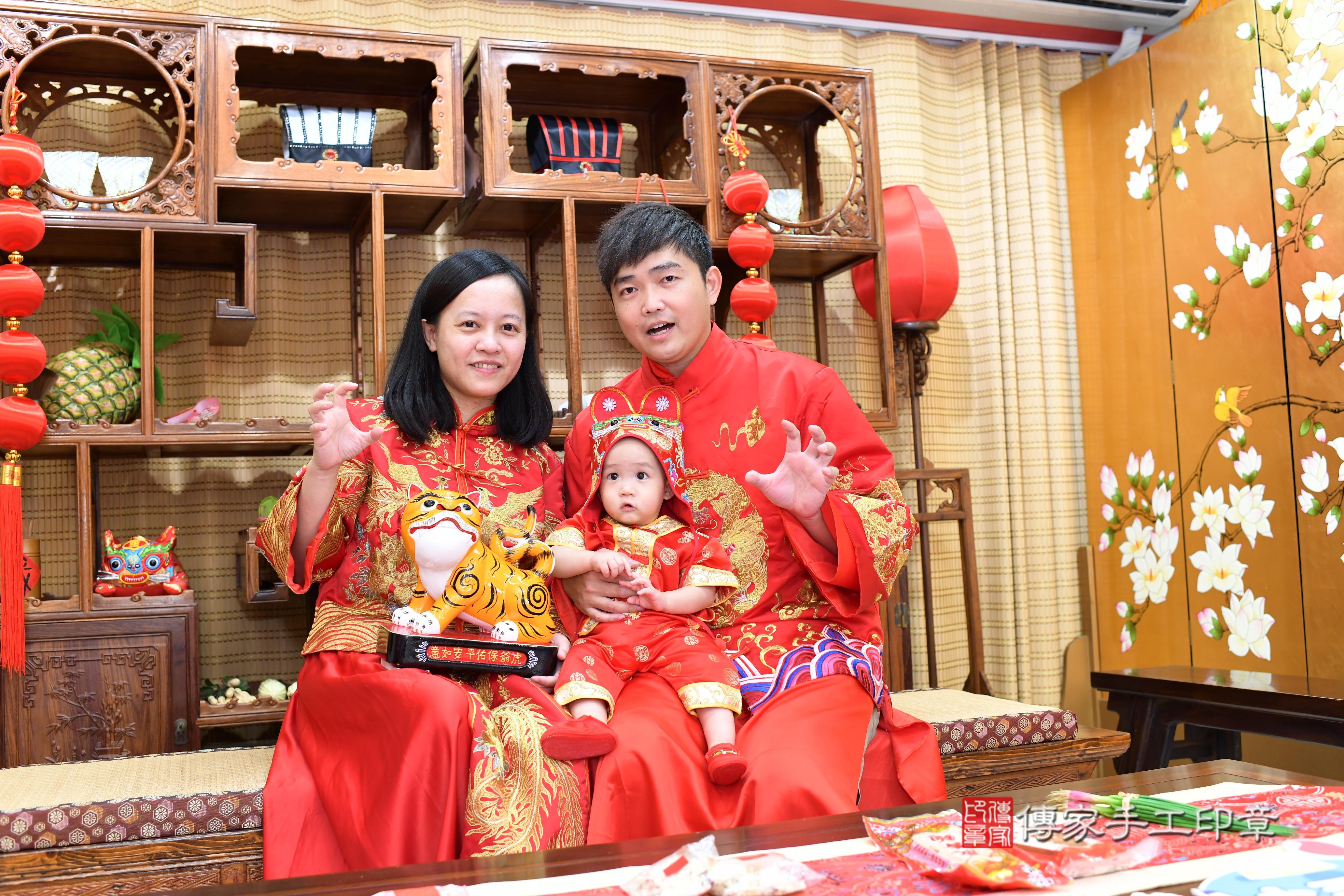 傳家手工印章台南店、抓周、度脺、美式風會場、傳家嬰兒古禮、吉祥話、抓周道具物品24種、拍照。抓周證書。寶寶抓周、滿周歲、生日快樂、祝福 傳家手工印章台南店、抓周、度脺、美式風會場、傳家嬰兒古禮、吉祥話、抓周道具物品24種、拍照。抓周證書。寶寶抓周、滿周歲、生日快樂、祝福