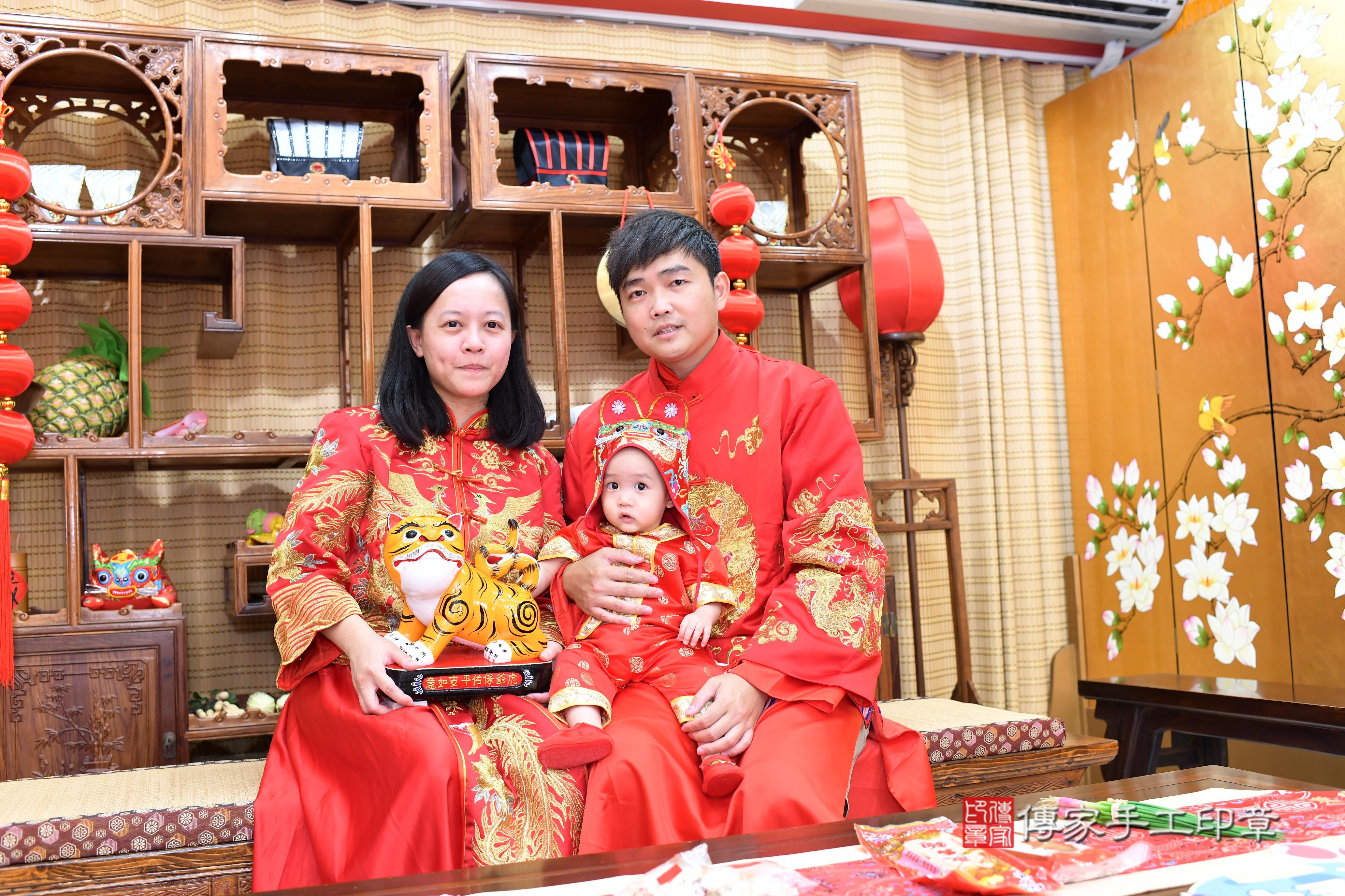 傳家手工印章台南店、抓周、度脺、美式風會場、傳家嬰兒古禮、吉祥話、抓周道具物品24種、拍照。抓周證書。寶寶抓周、滿周歲、生日快樂、祝福 傳家手工印章台南店、抓周、度脺、美式風會場、傳家嬰兒古禮、吉祥話、抓周道具物品24種、拍照。抓周證書。寶寶抓周、滿周歲、生日快樂、祝福