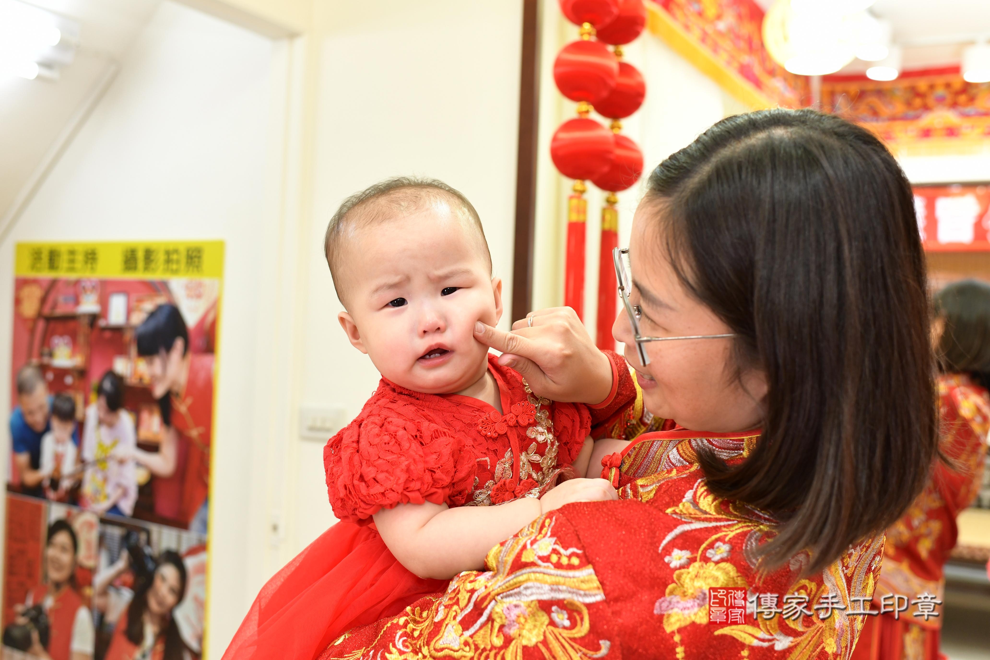 傳家手工印章台南店、抓周、度脺、美式風會場、傳家嬰兒古禮、吉祥話、抓周道具物品24種、拍照。抓周證書。寶寶抓周、滿周歲、生日快樂、祝福 傳家手工印章台南店、抓周、度脺、美式風會場、傳家嬰兒古禮、吉祥話、抓周道具物品24種、拍照。抓周證書。寶寶抓周、滿周歲、生日快樂、祝福