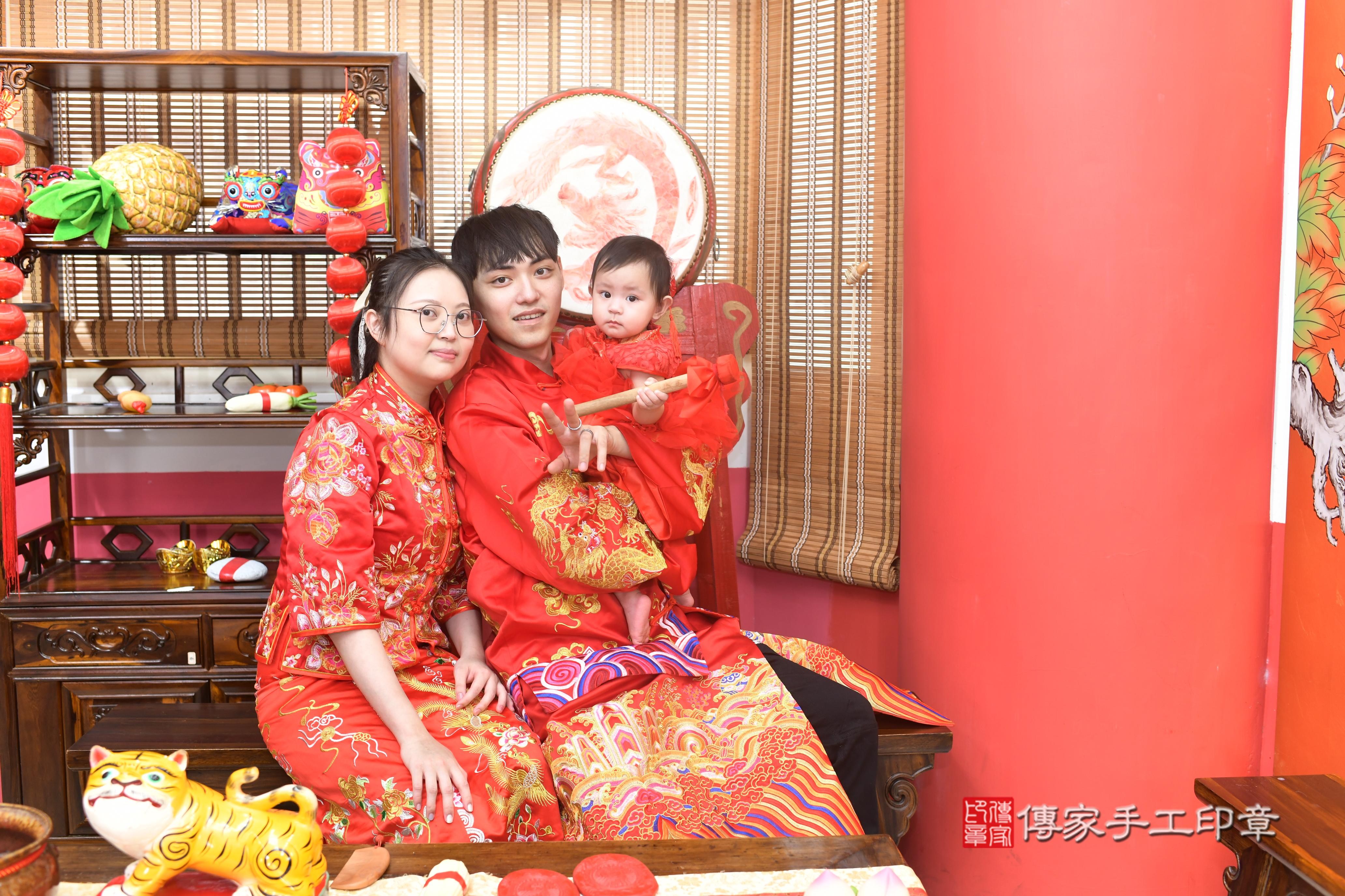 傳家手工印章高雄店、抓周、度脺、中國風會場、傳家嬰兒古禮、吉祥話、抓周道具物品24種、拍照。抓周證書。寶寶抓周、滿周歲、生日快樂、祝福 傳家手工印章高雄店、抓周、度脺、中國風會場、傳家嬰兒古禮、吉祥話、抓周道具物品24種、拍照。抓周證書。寶寶抓周、滿周歲、生日快樂、祝福