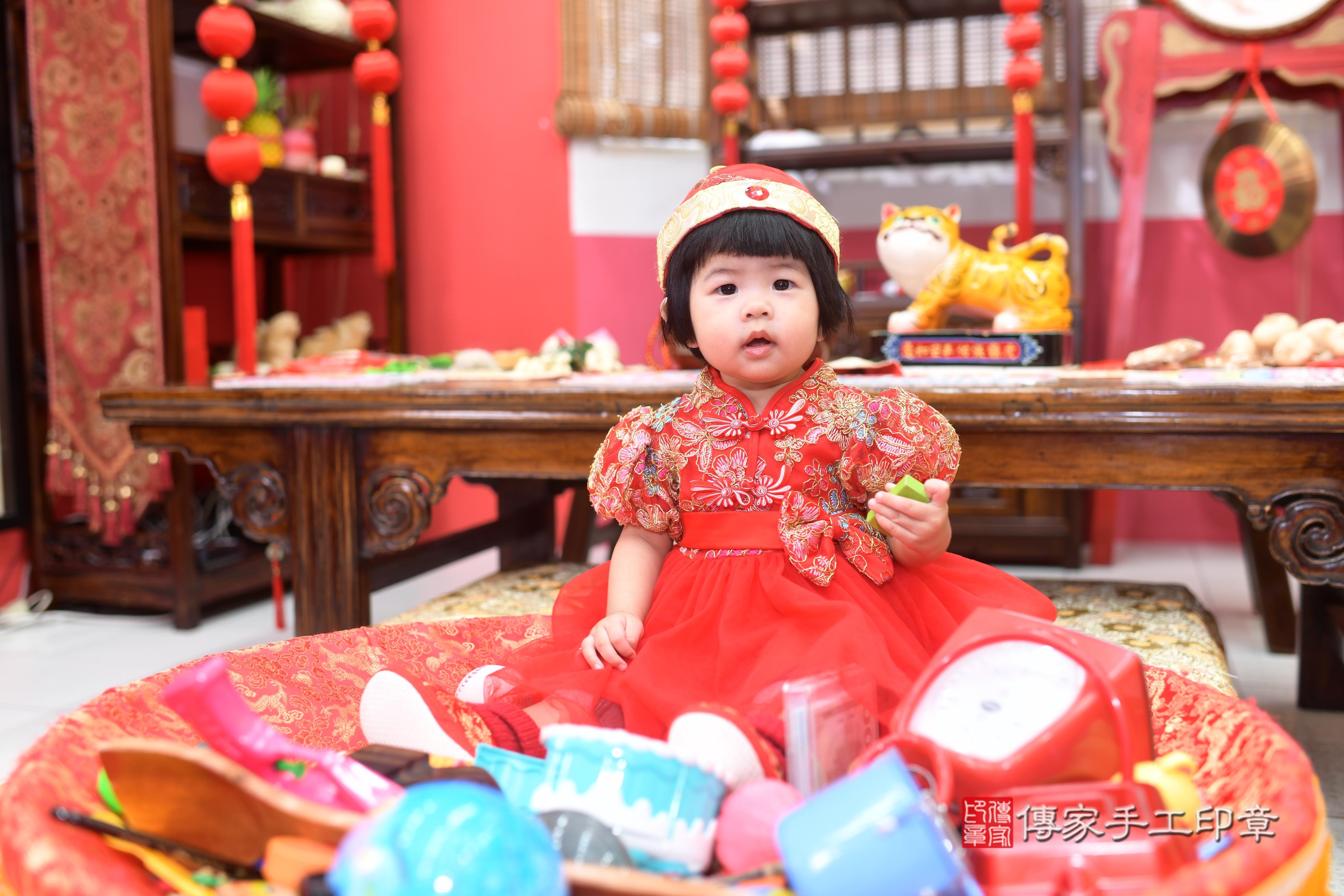 從古時傳承至今的「抓周」儀式,是寶寶滿周歲時的重要禮俗之一。 .....,案例照